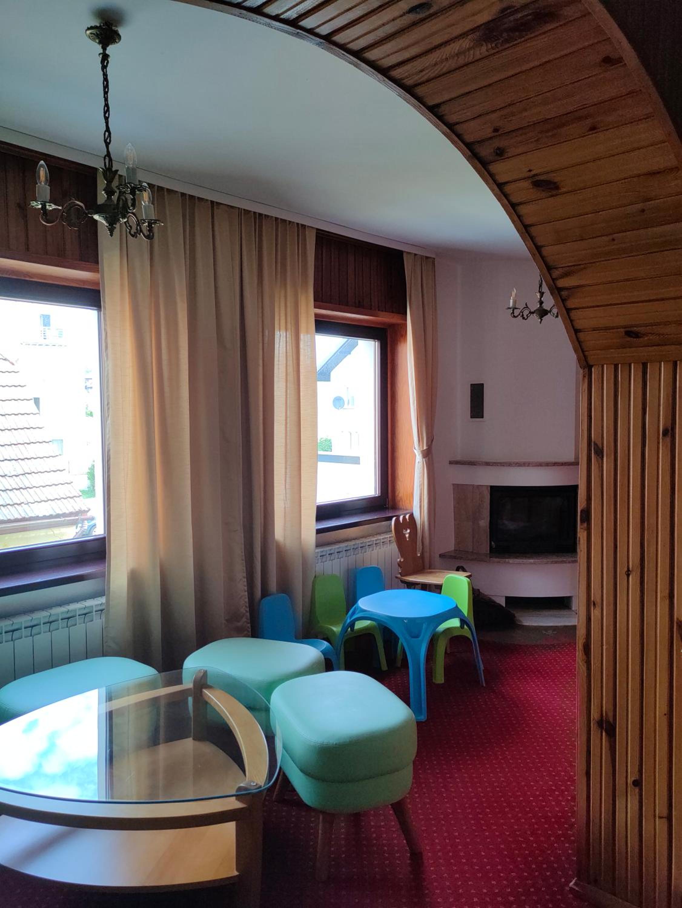 Double Room with Private Bathroom - Photo 11