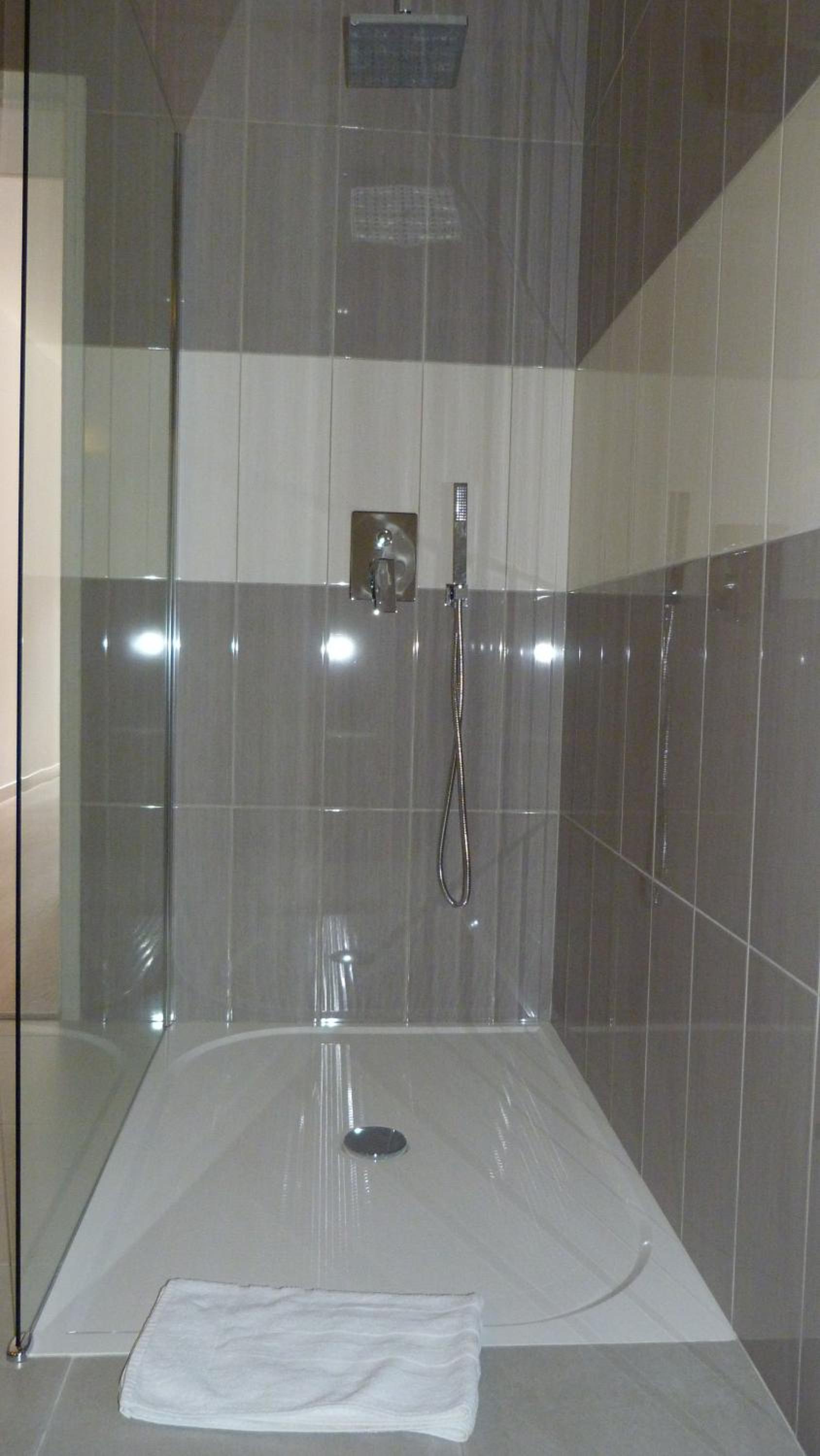 Double Room with Private Bathroom - Photo 4