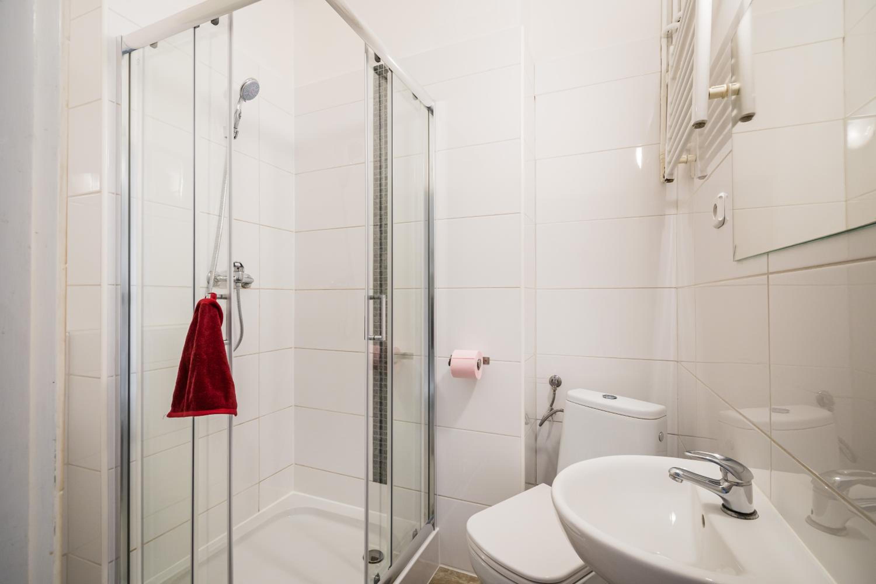 One-Bedroom Apartment - Photo 8