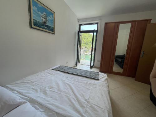 Two-Bedroom Apartment with Balcony photo 2
