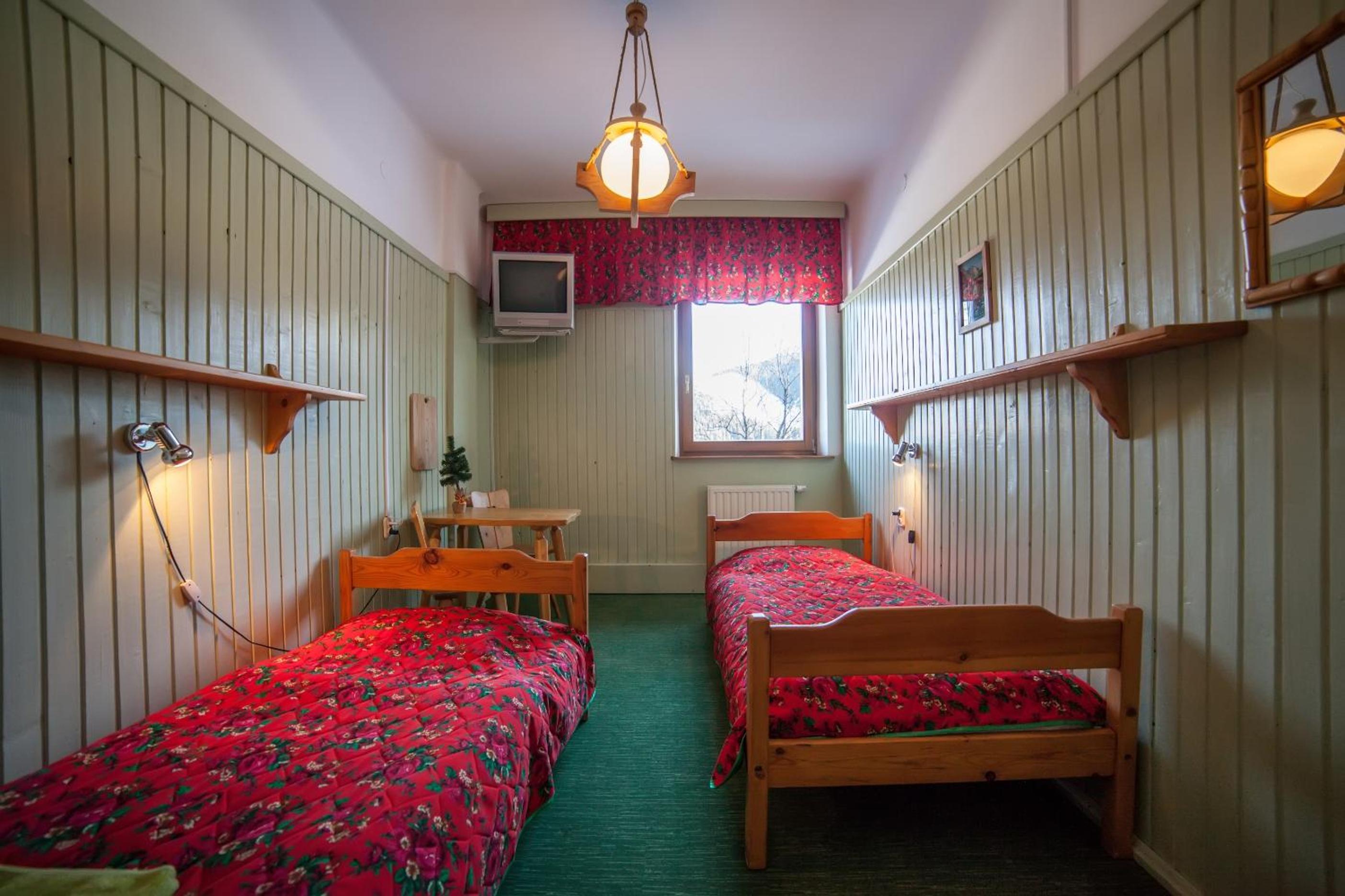 Twin Room with Shared Bathroom and Mountain View