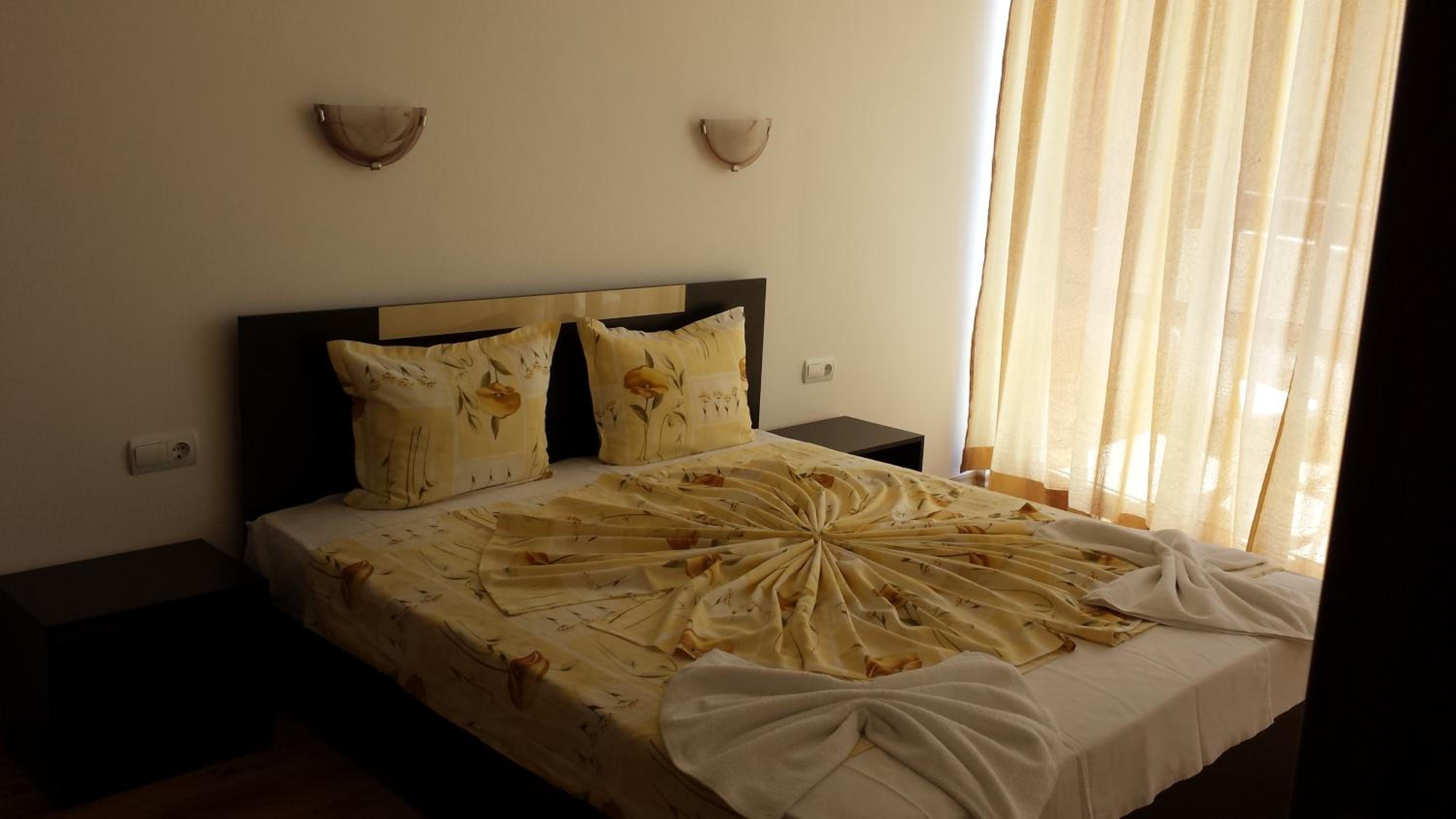 One-Bedroom Apartment with Balcony