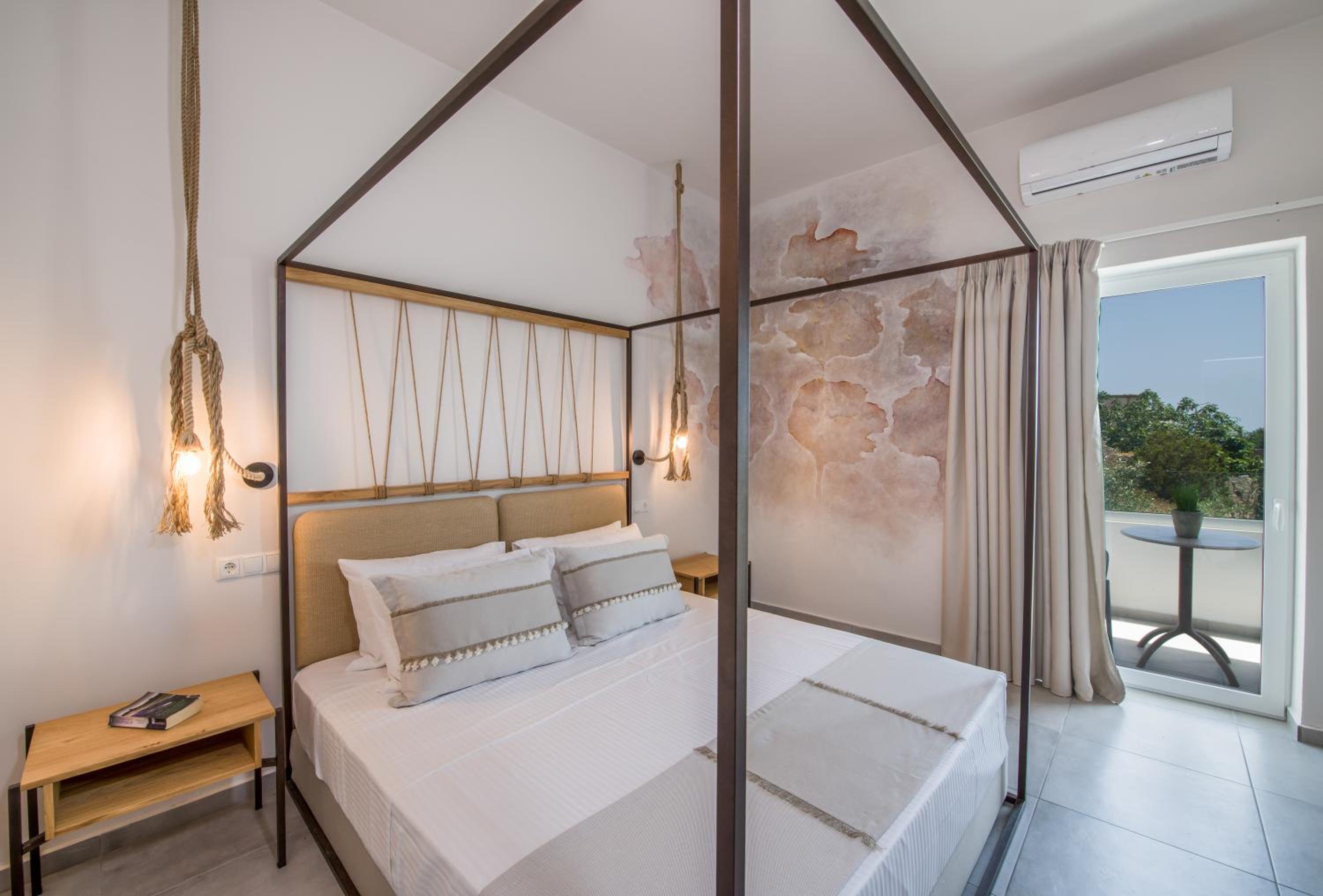 Deluxe Double Room with Sea View - Photo 3