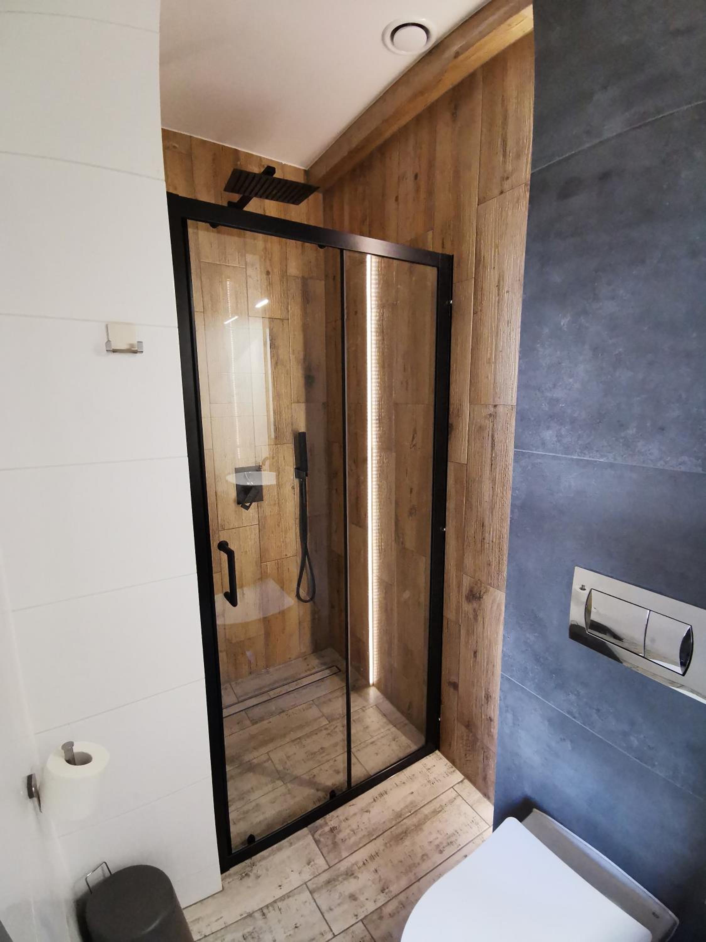 Quadruple Room with Private Bathroom - Photo 7