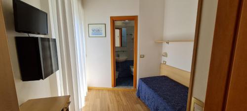 Deluxe Single Room with Balcony photo 1