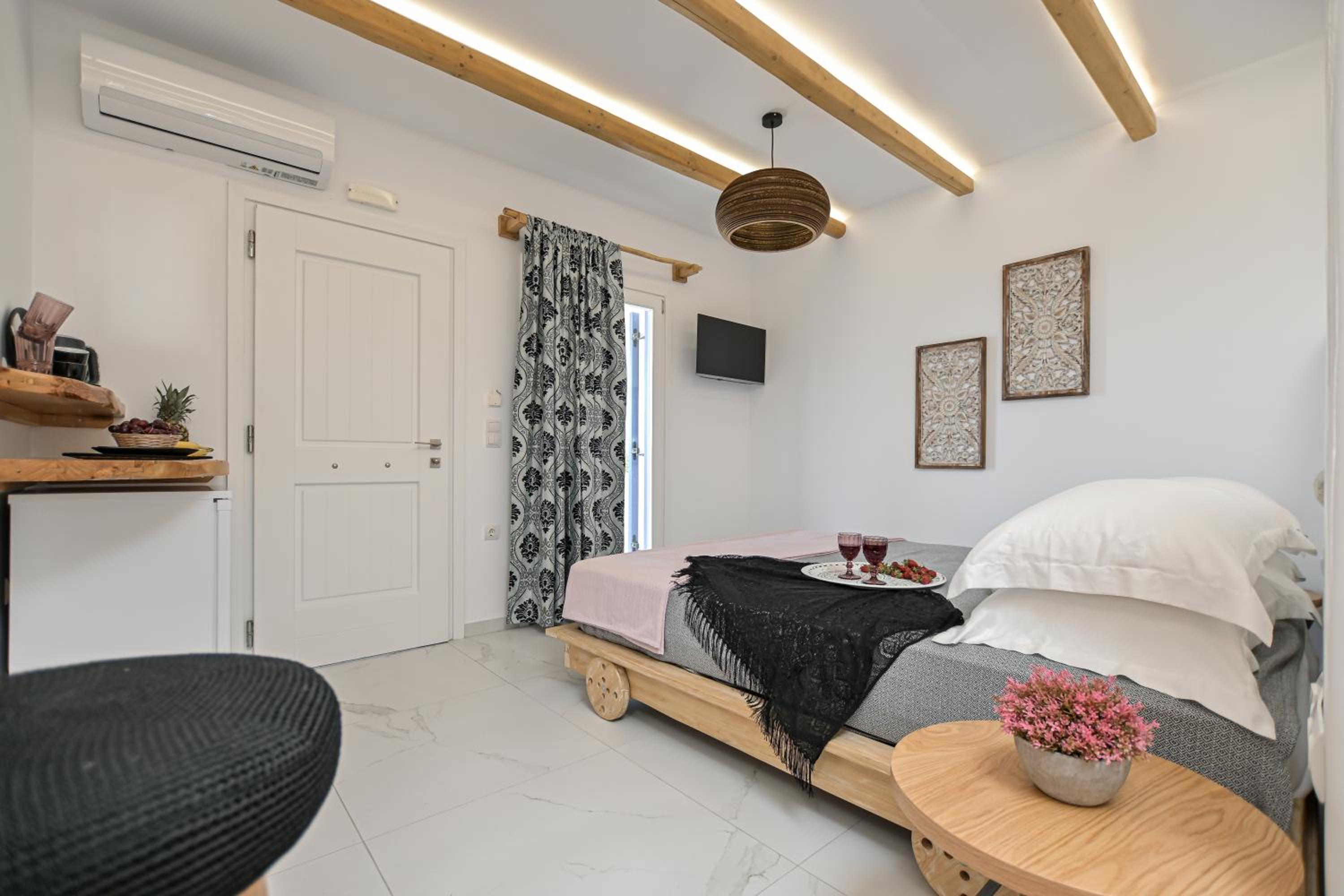 Deluxe Suite with Sea View photo 2