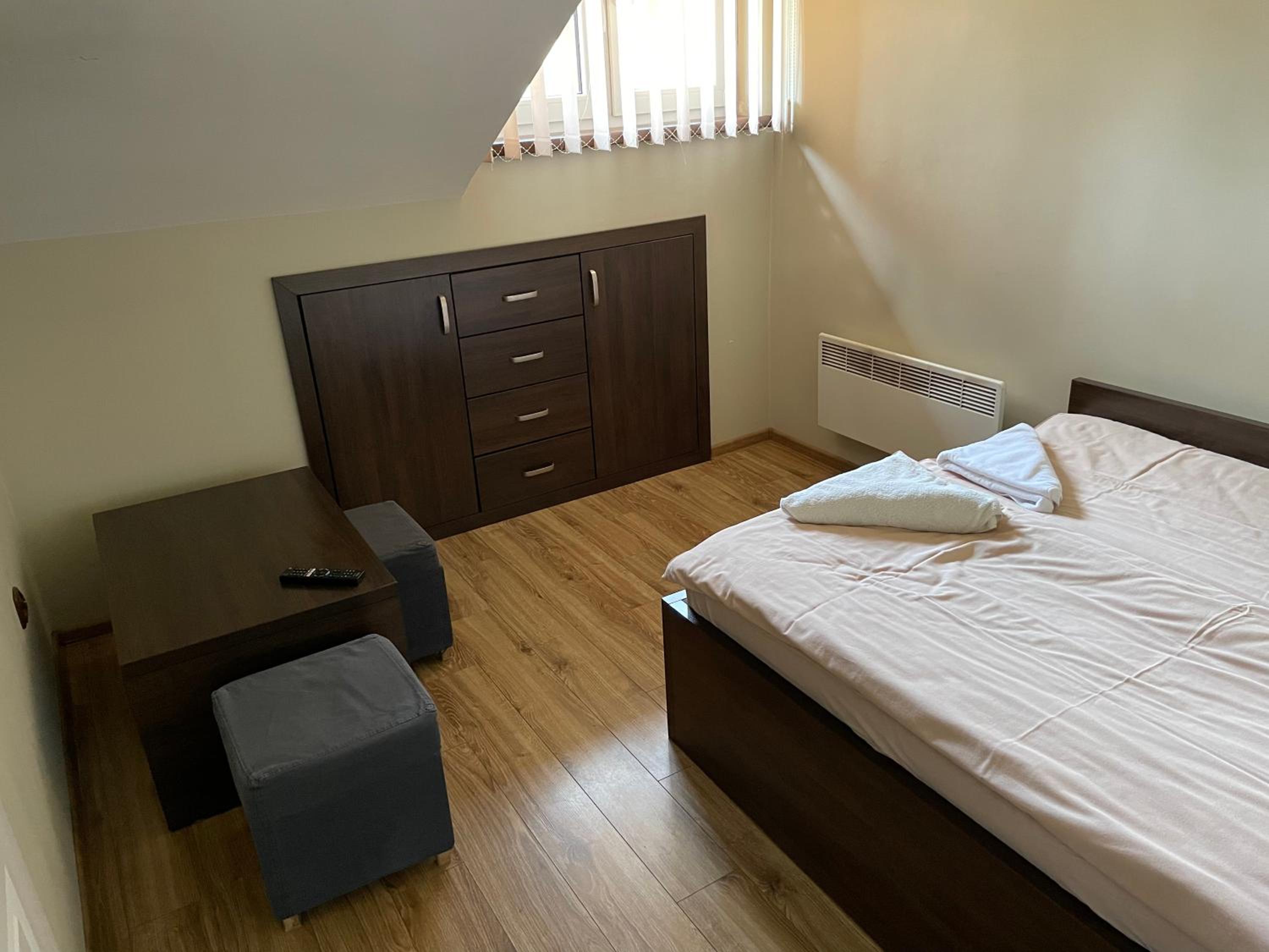 Double Room with Private Bathroom - Photo 1