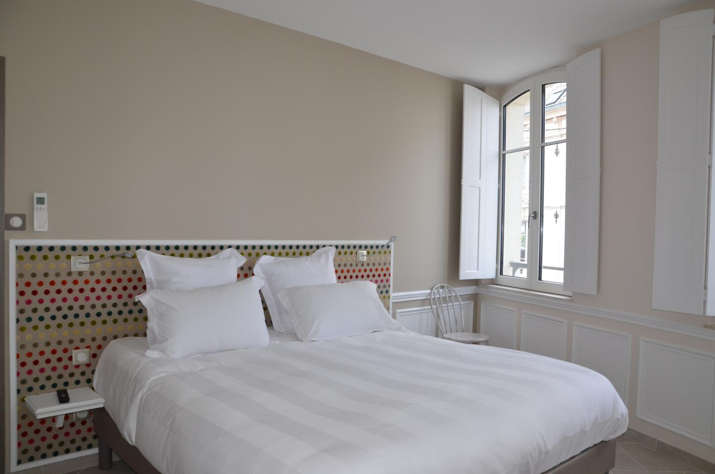 Deluxe King Suite photo 2