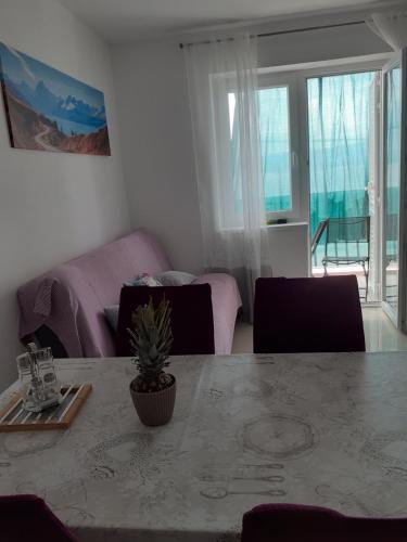 One-Bedroom Apartment - Photo 1