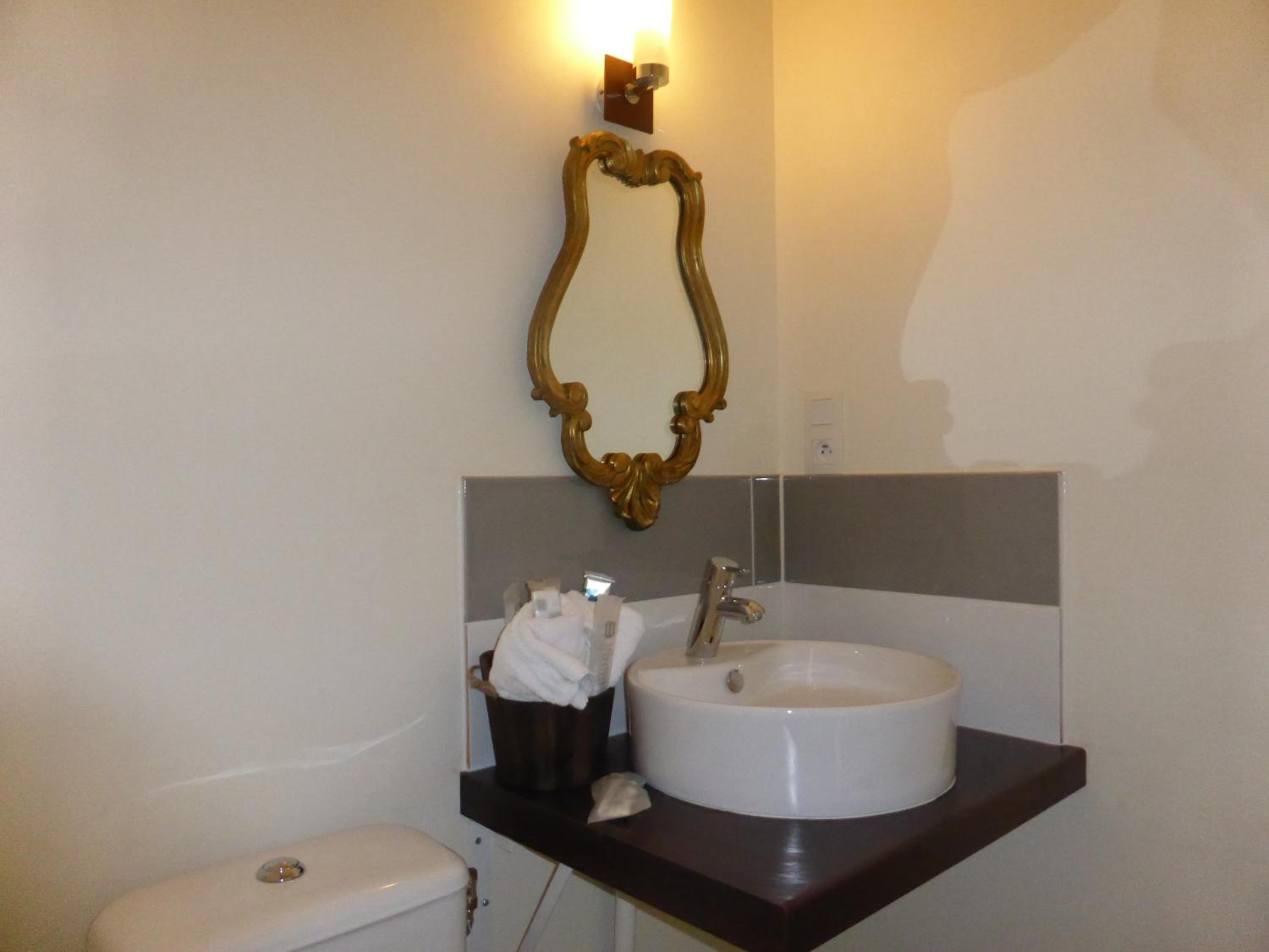 Standard Double Room - Photo 5