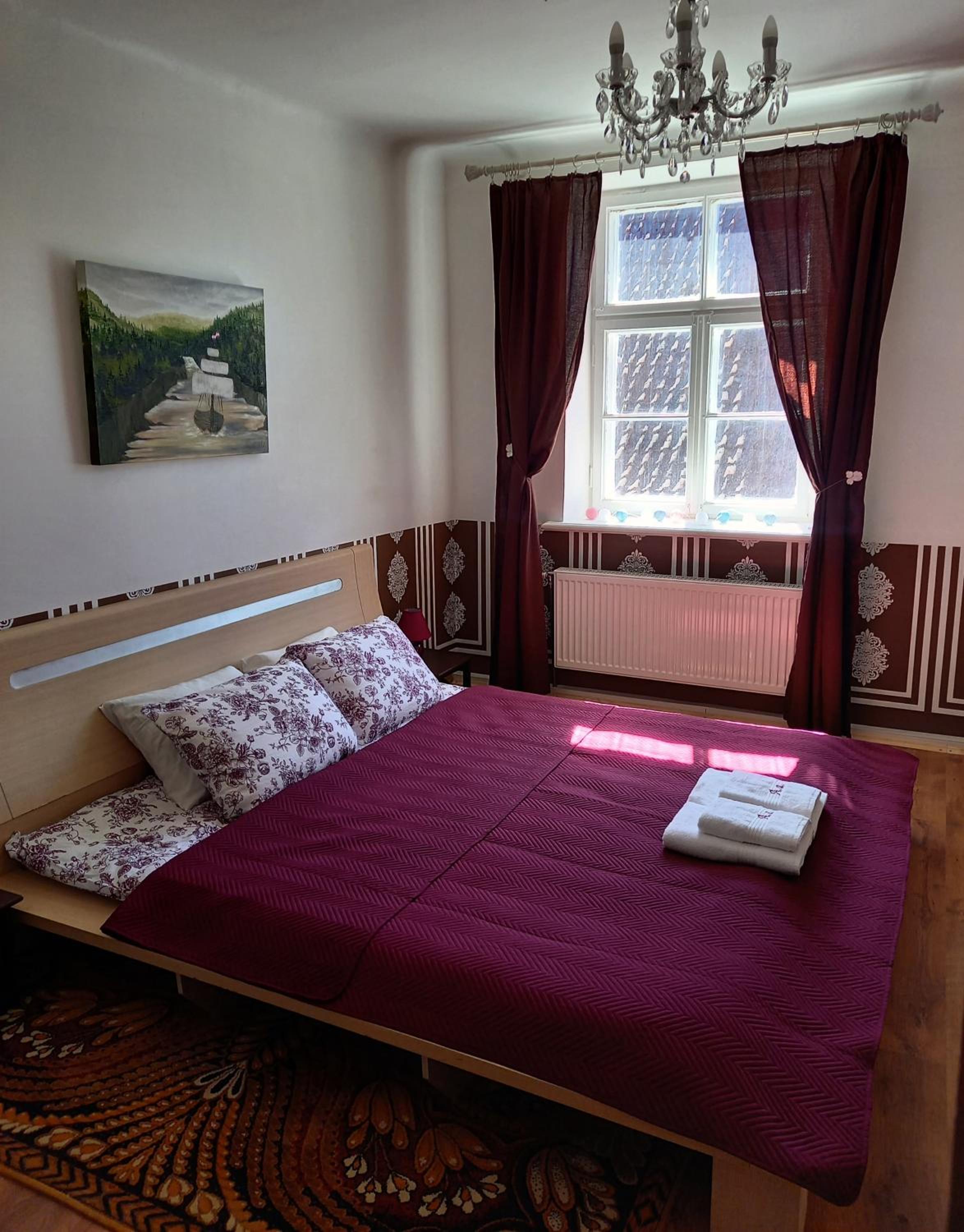 One-Bedroom Apartment - Photo 1