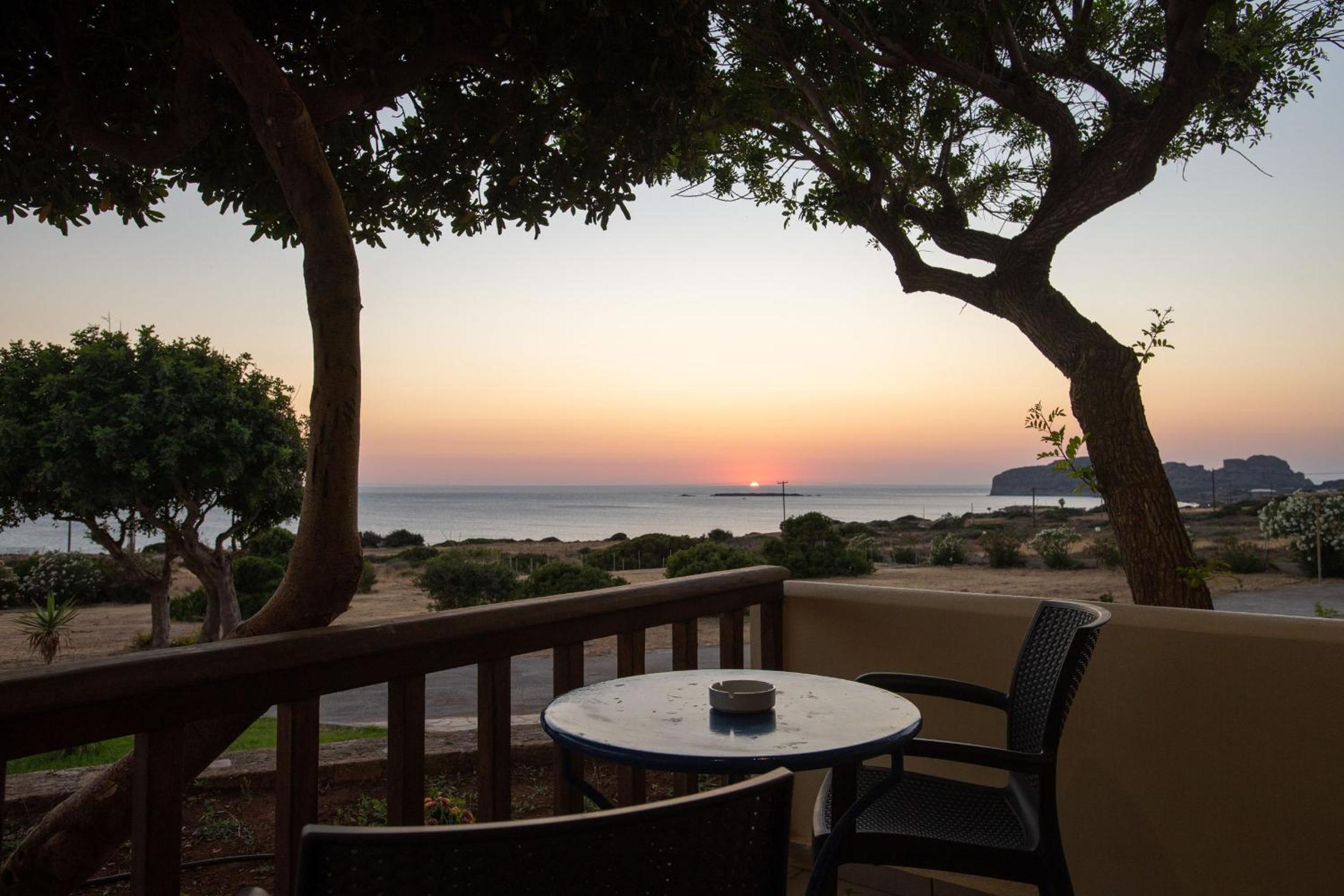 Standard Double or Twin Room with Sea View - Photo 4