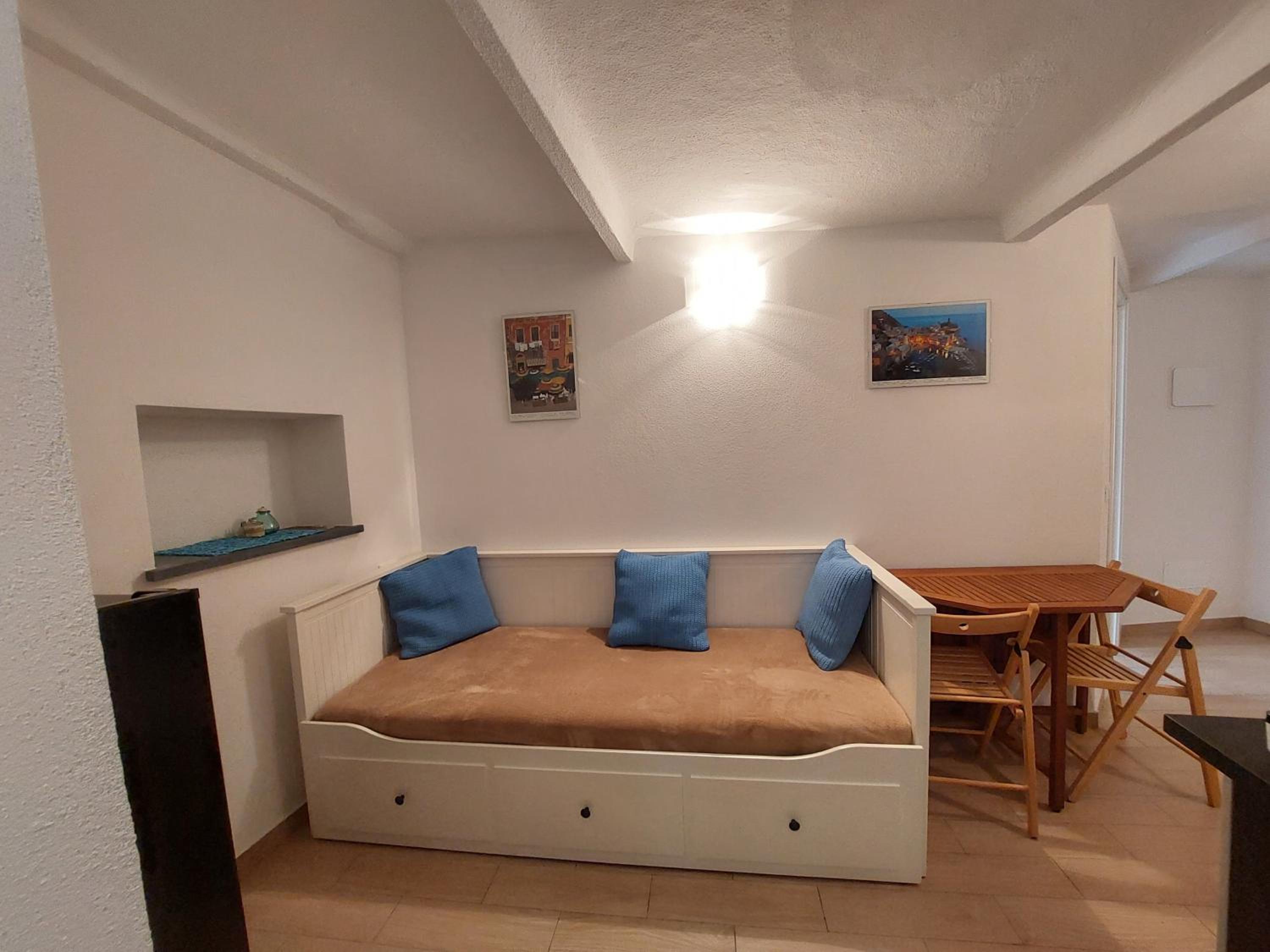 One-Bedroom Apartment photo 2