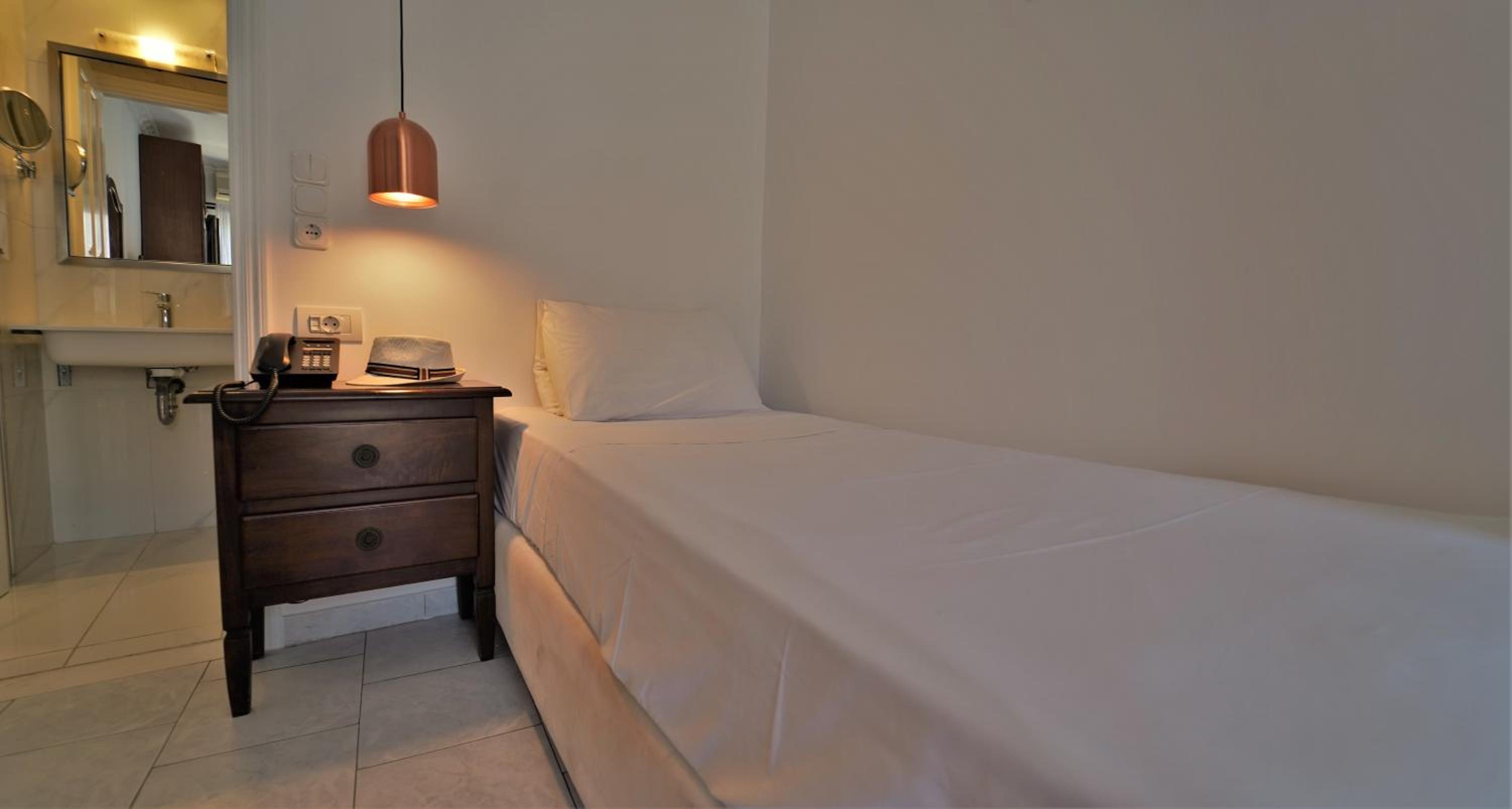 Single Room photo 2