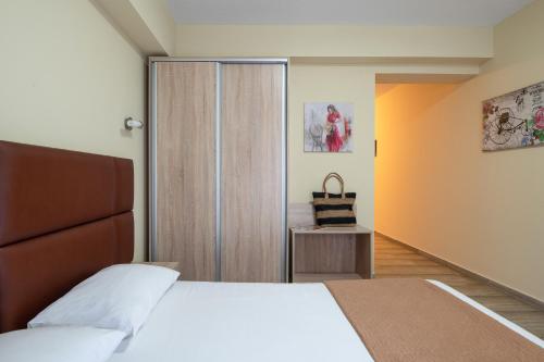 King Studio with Sofa Bed