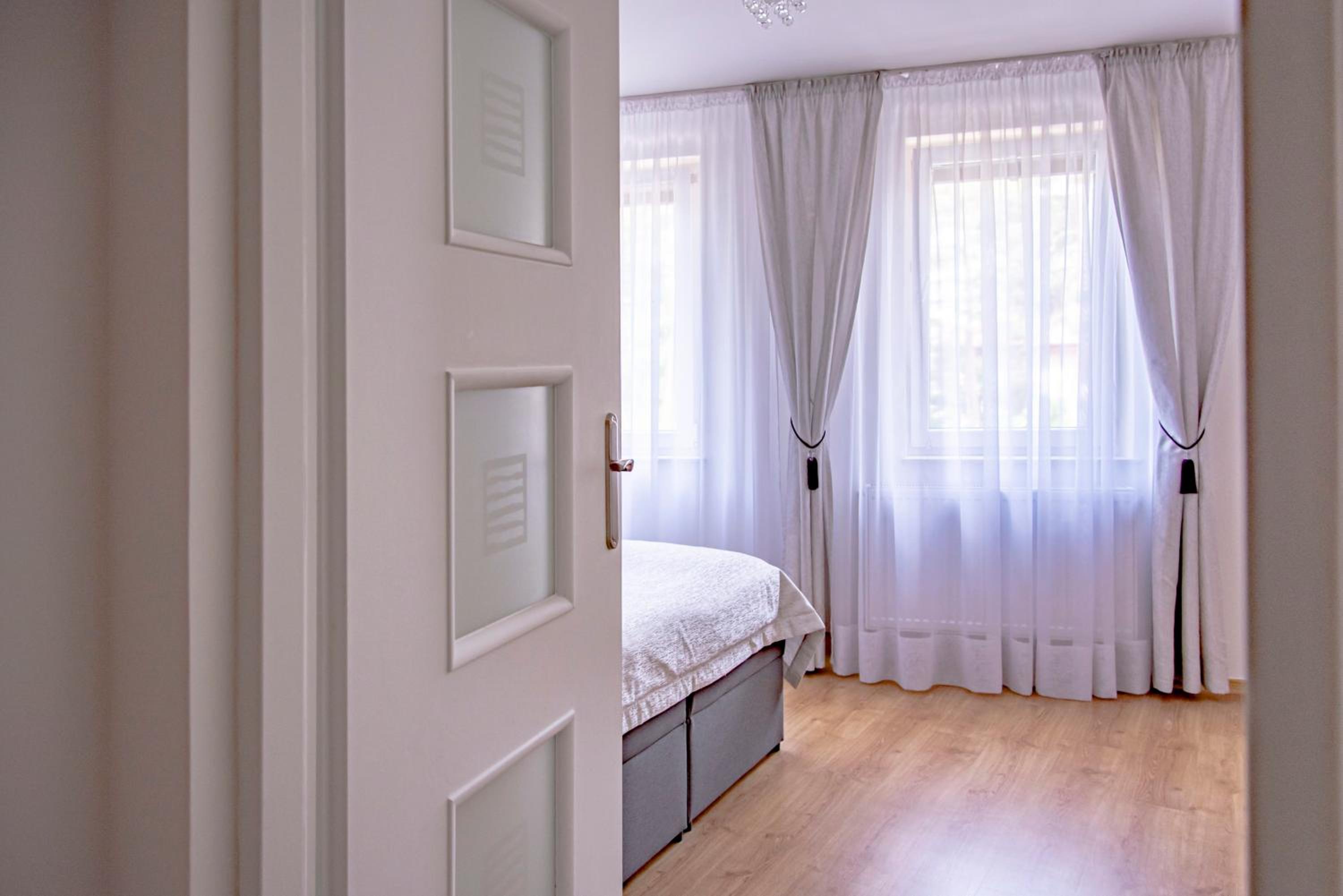 Apartment with Balcony - Photo 11