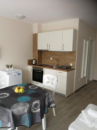 One-Bedroom Apartment photo 1
