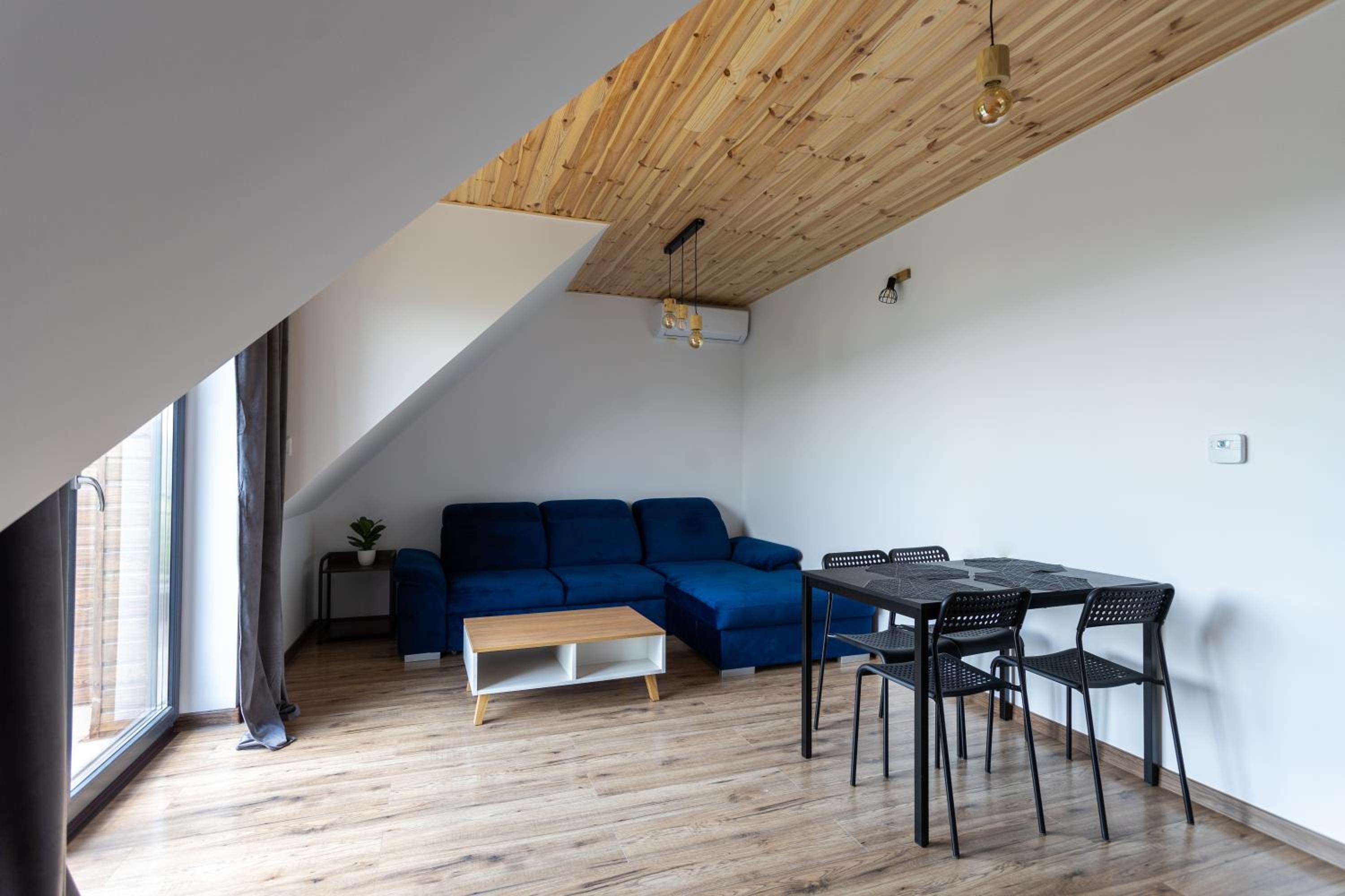 Apartment with Balcony photo 3