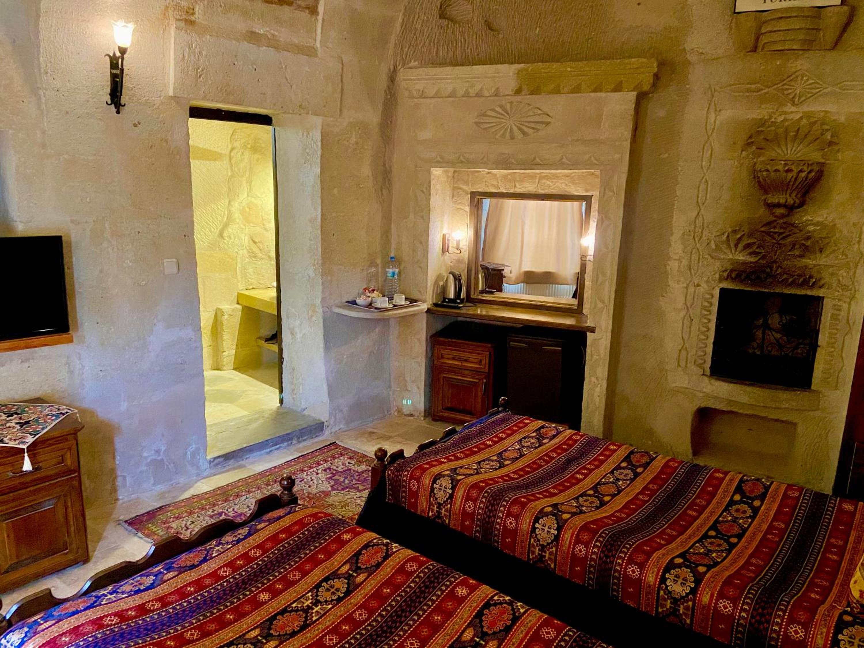 Superior Cave Twin Room