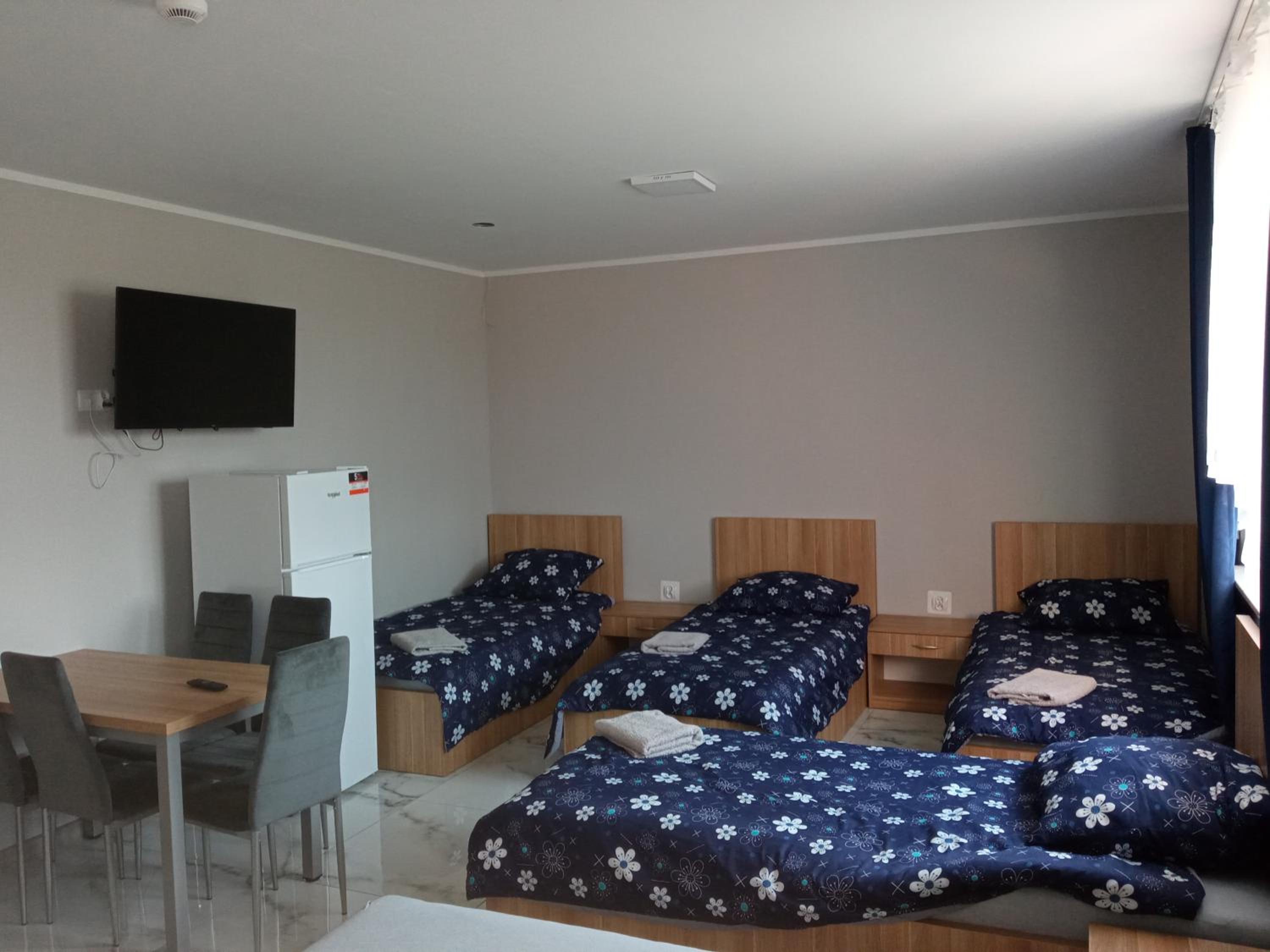 Family Room with Private Bathroom - Photo 11