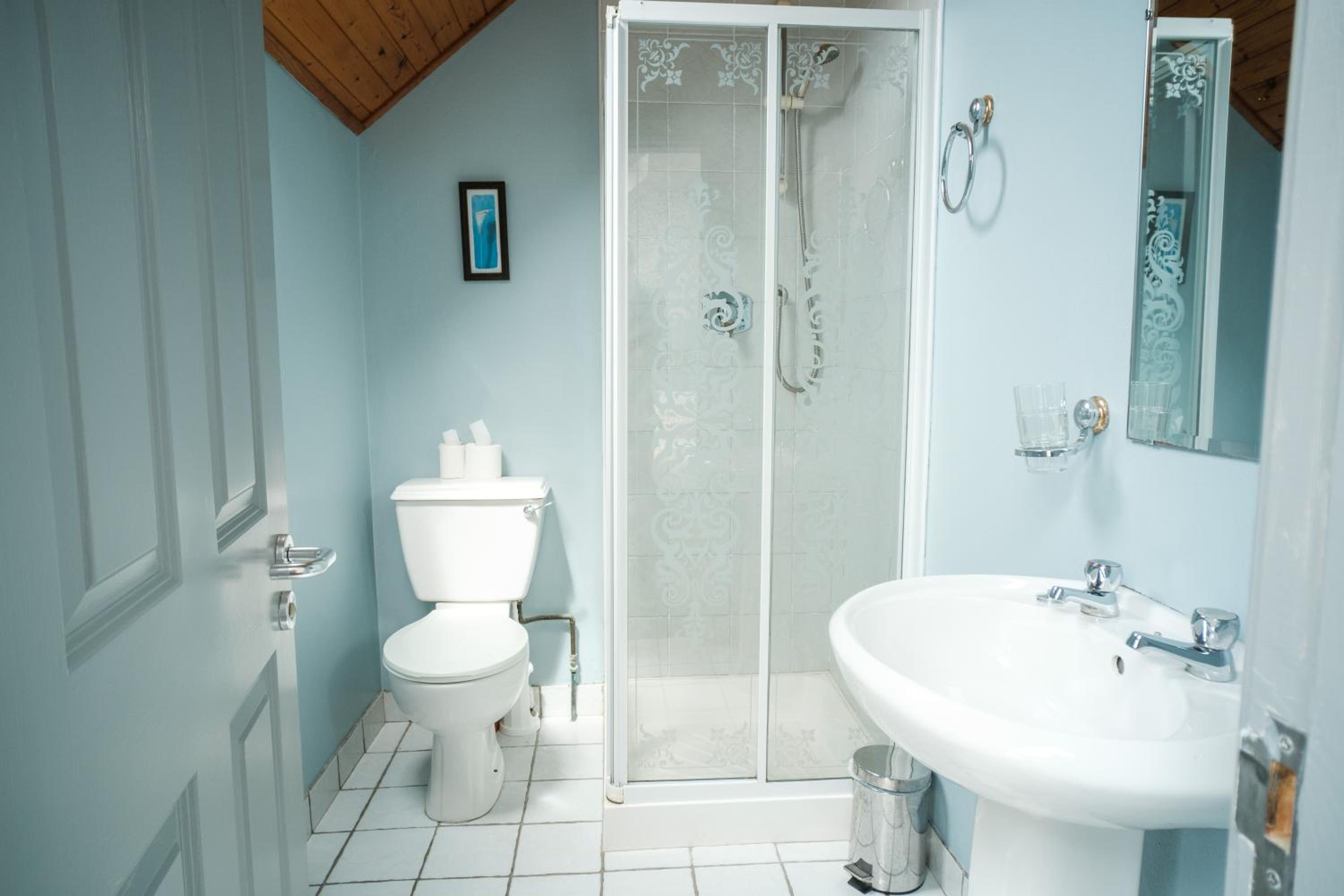 Double or Twin Room - Photo 4