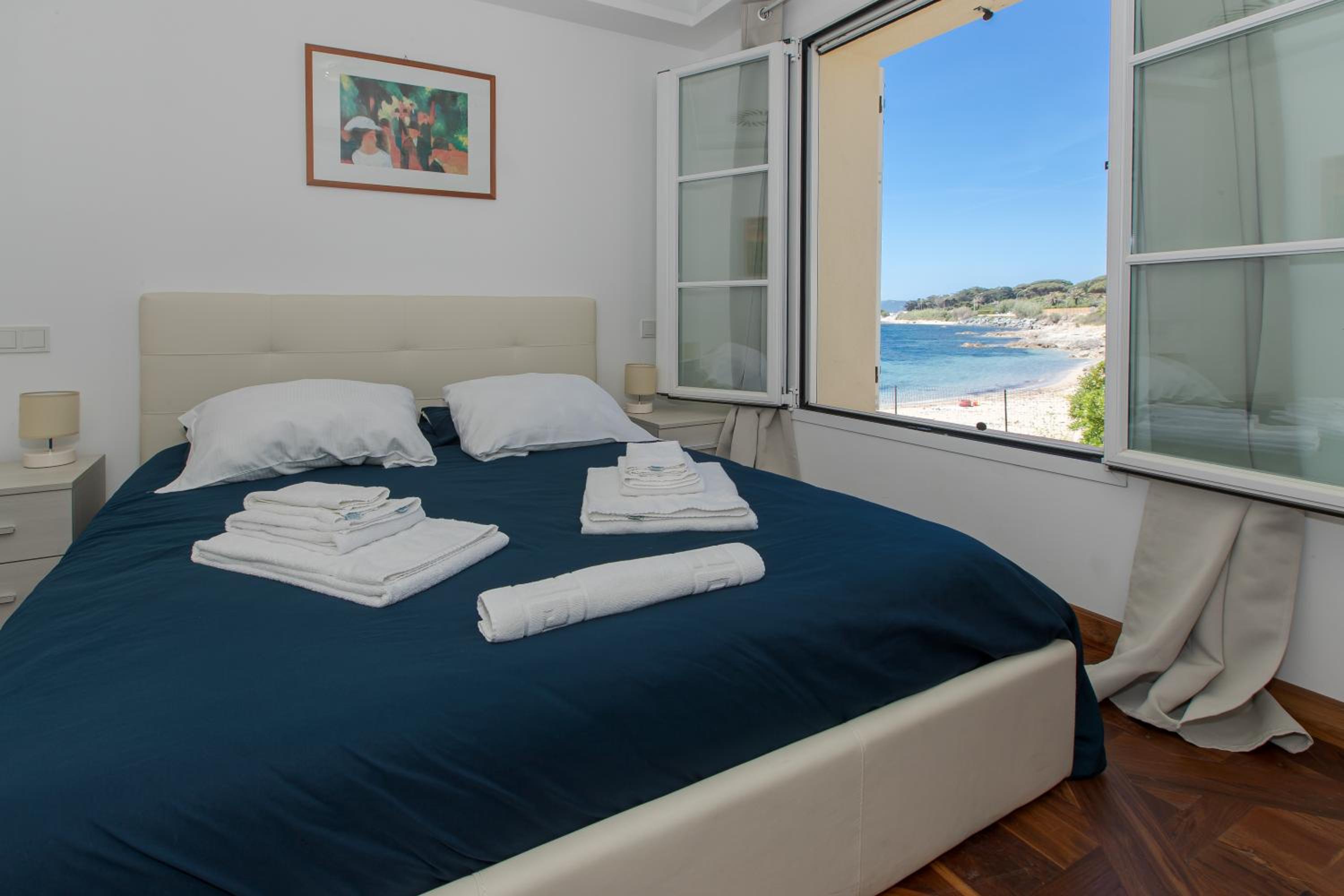 Villa - Beach Front photo 2