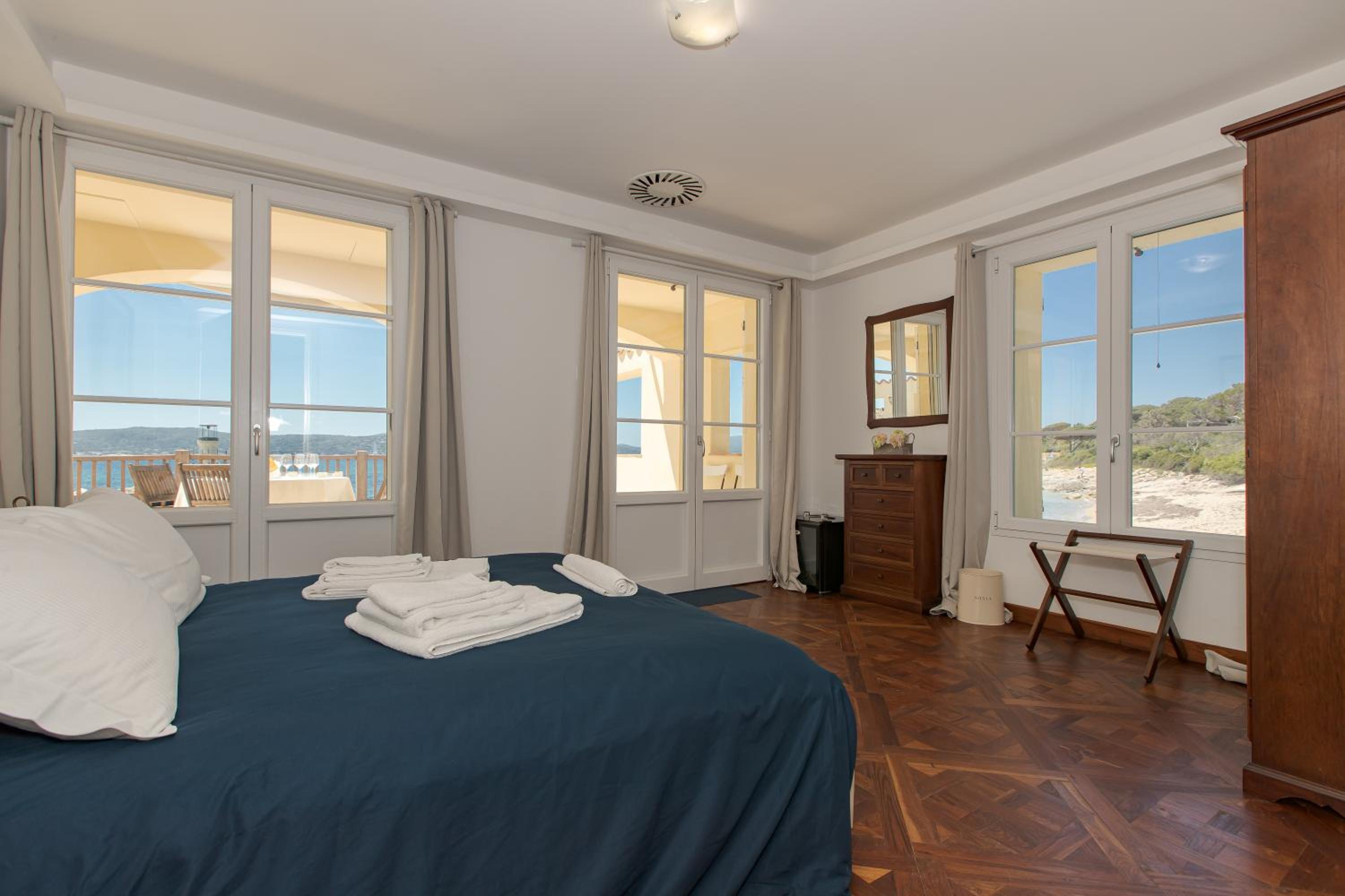 Villa - Beach Front photo 3