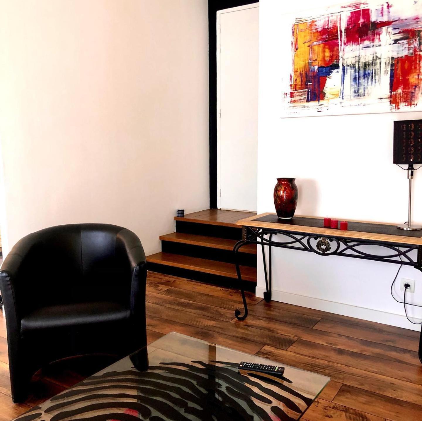 One-Bedroom Apartment - Photo 1
