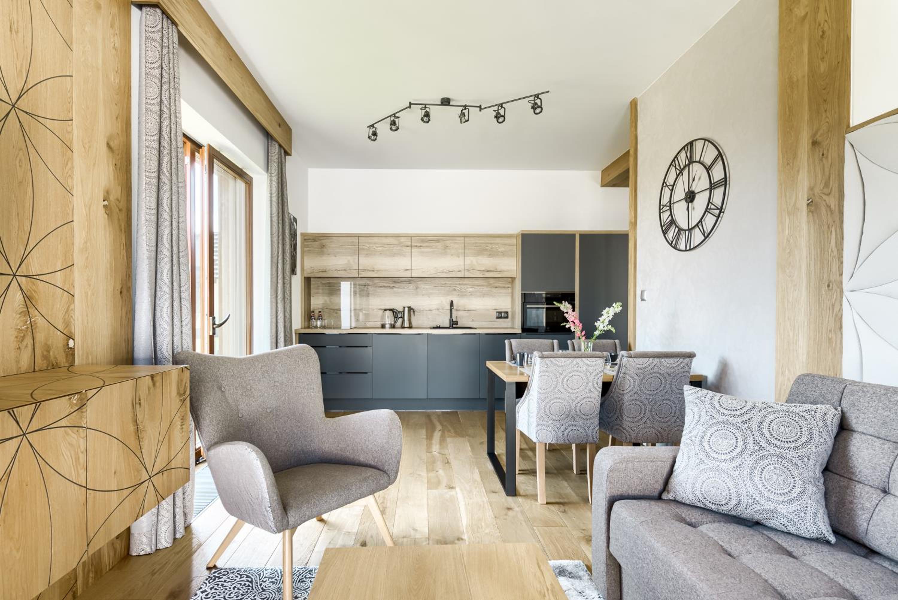 Deluxe Apartment No. 12
