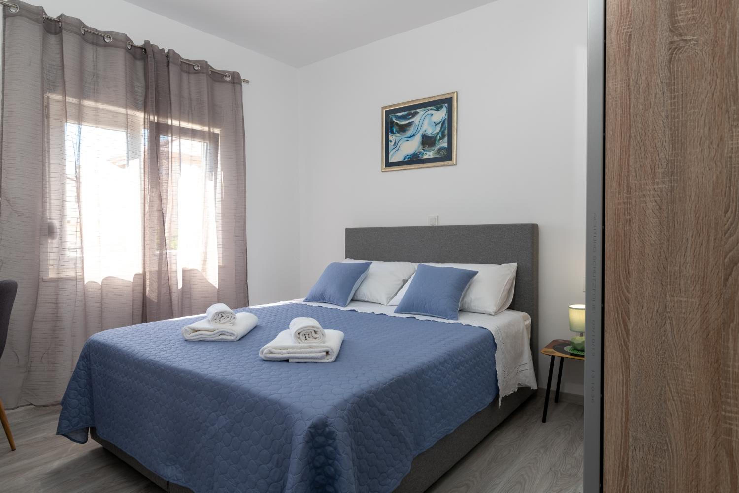 One-Bedroom Apartment - Photo 11