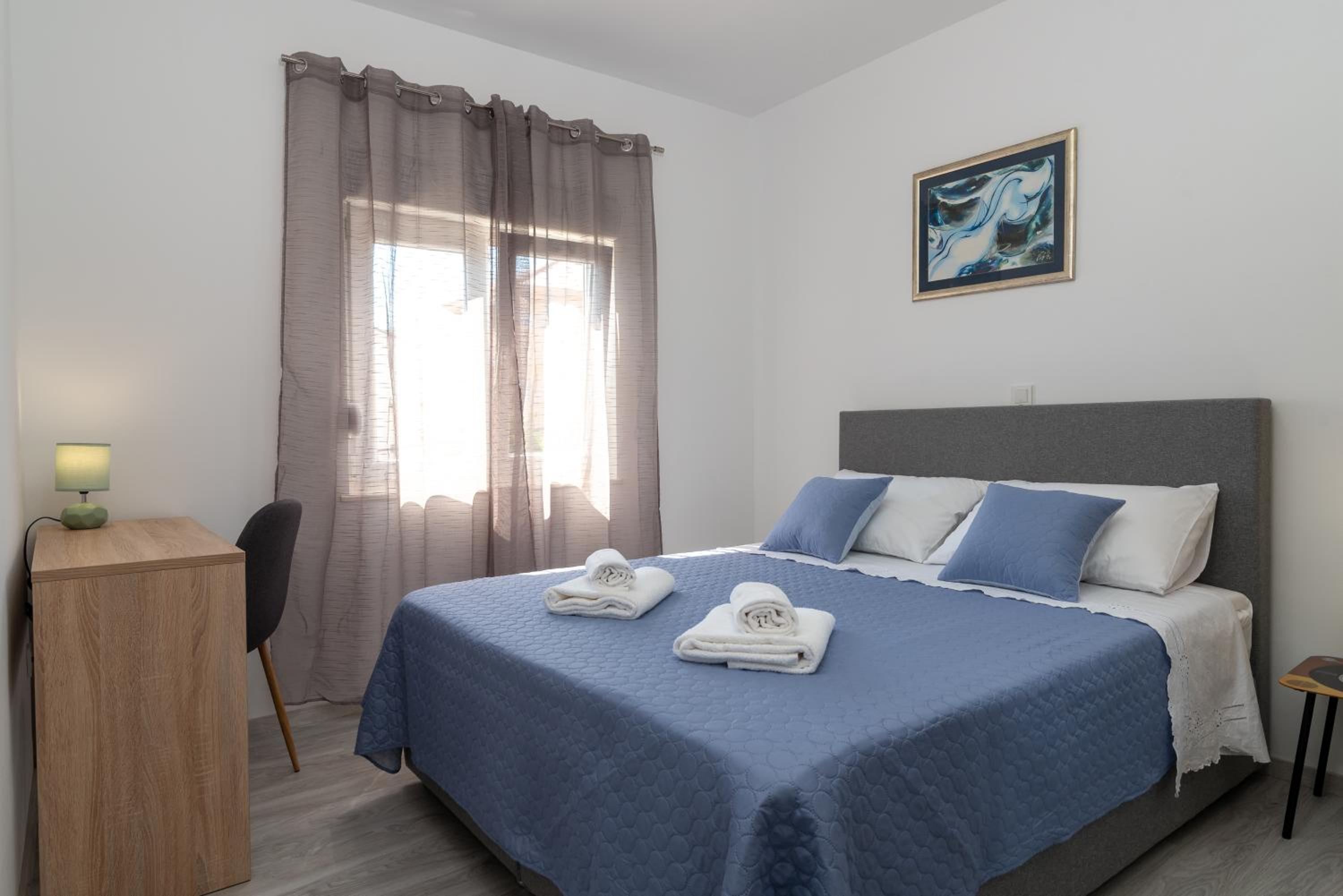 One-Bedroom Apartment - Photo 12