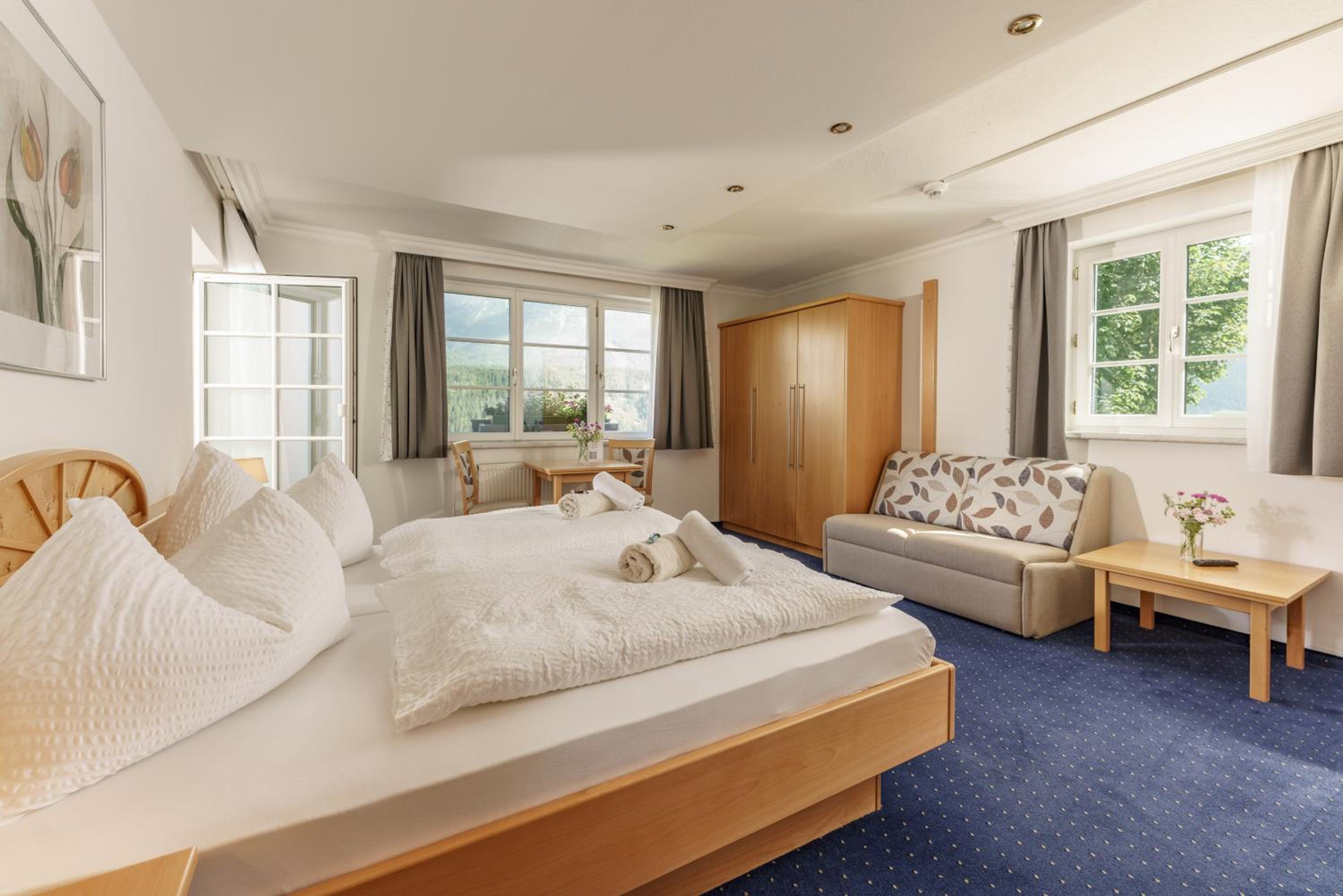 Large Double Room photo 2