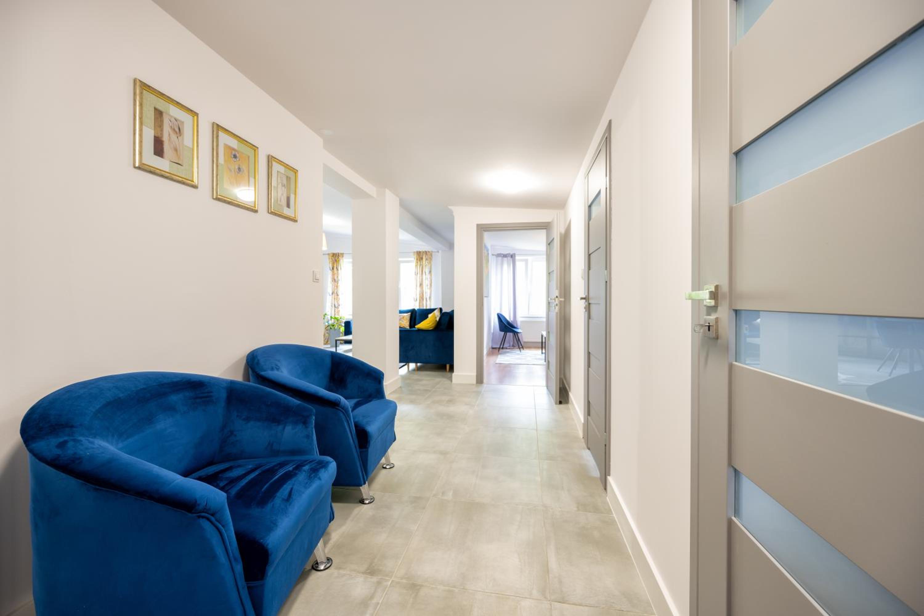 Two-Bedroom Apartment - Photo 11