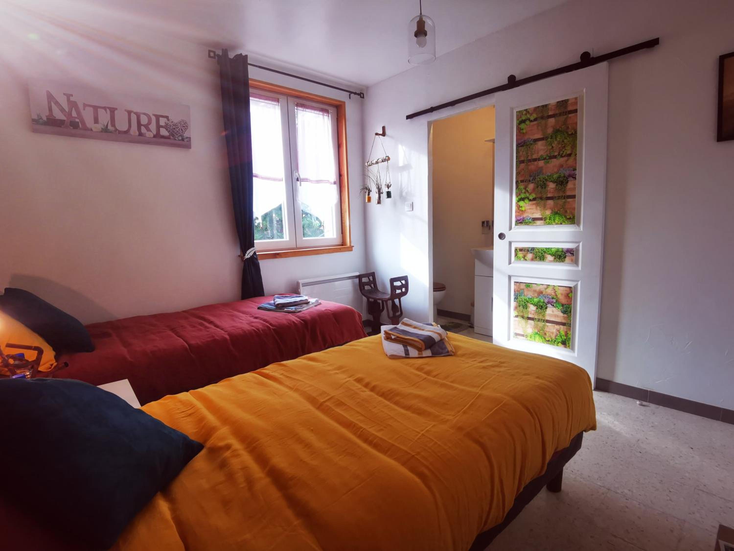 Twin Room with Private Bathroom - Photo 5
