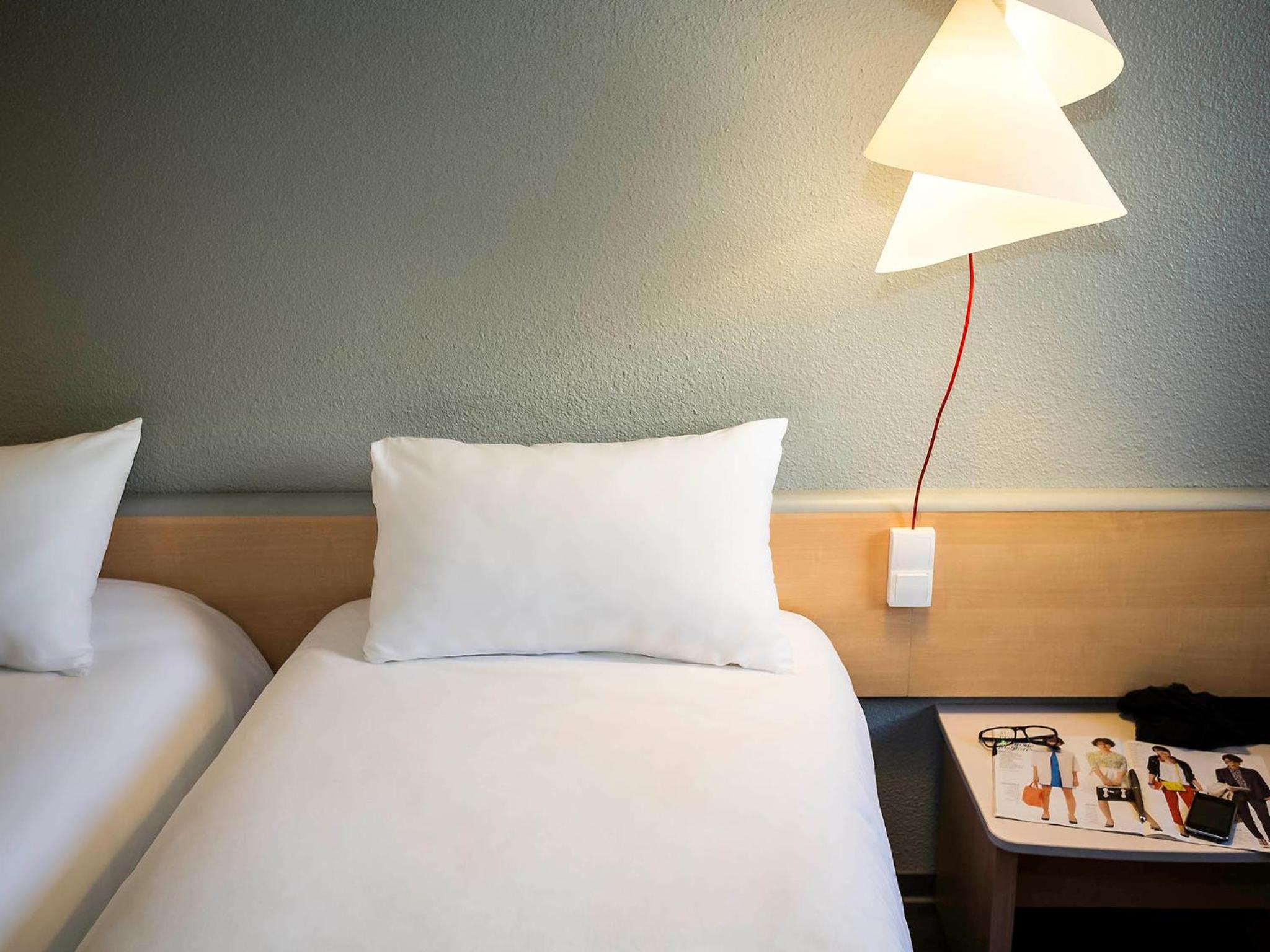 Twin Room - Photo 4
