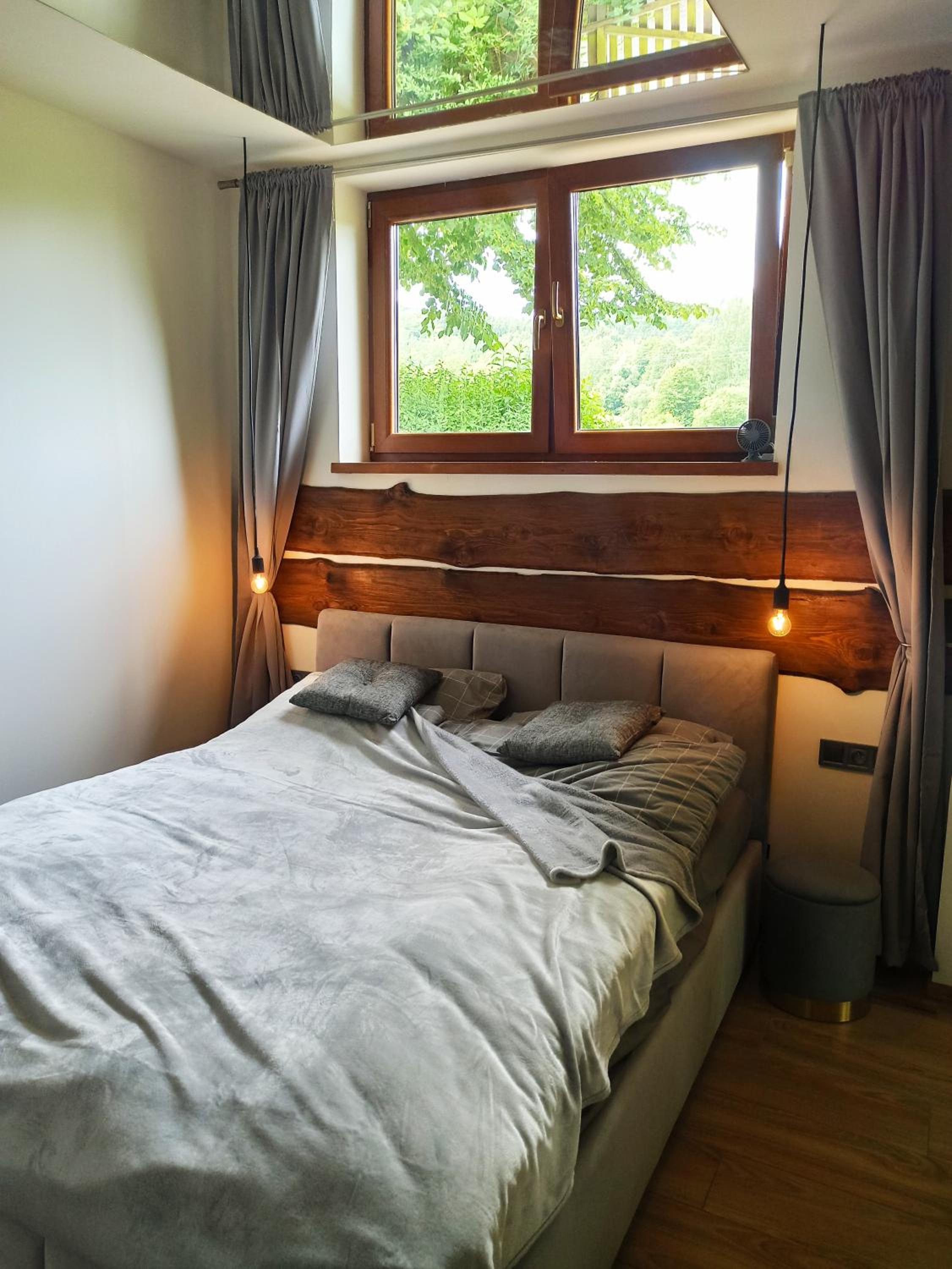 One-Bedroom Apartment - Photo 2