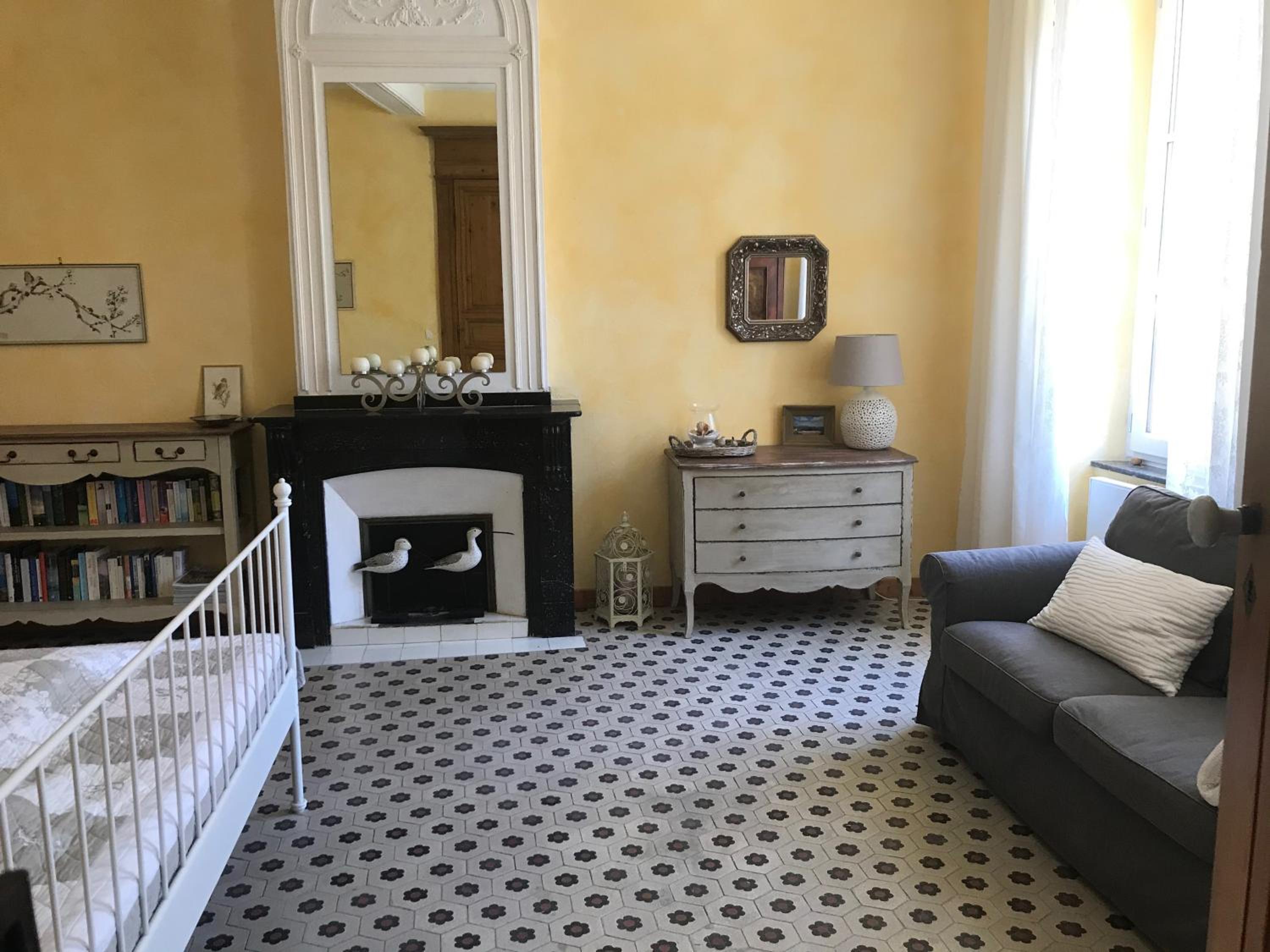 Double Room with Shared Bathroom photo 3