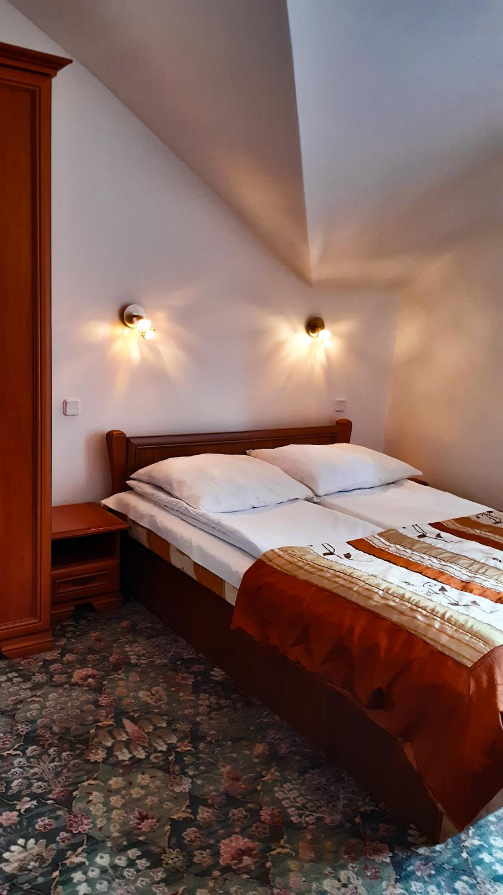 Double Room with Balcony - Photo 3