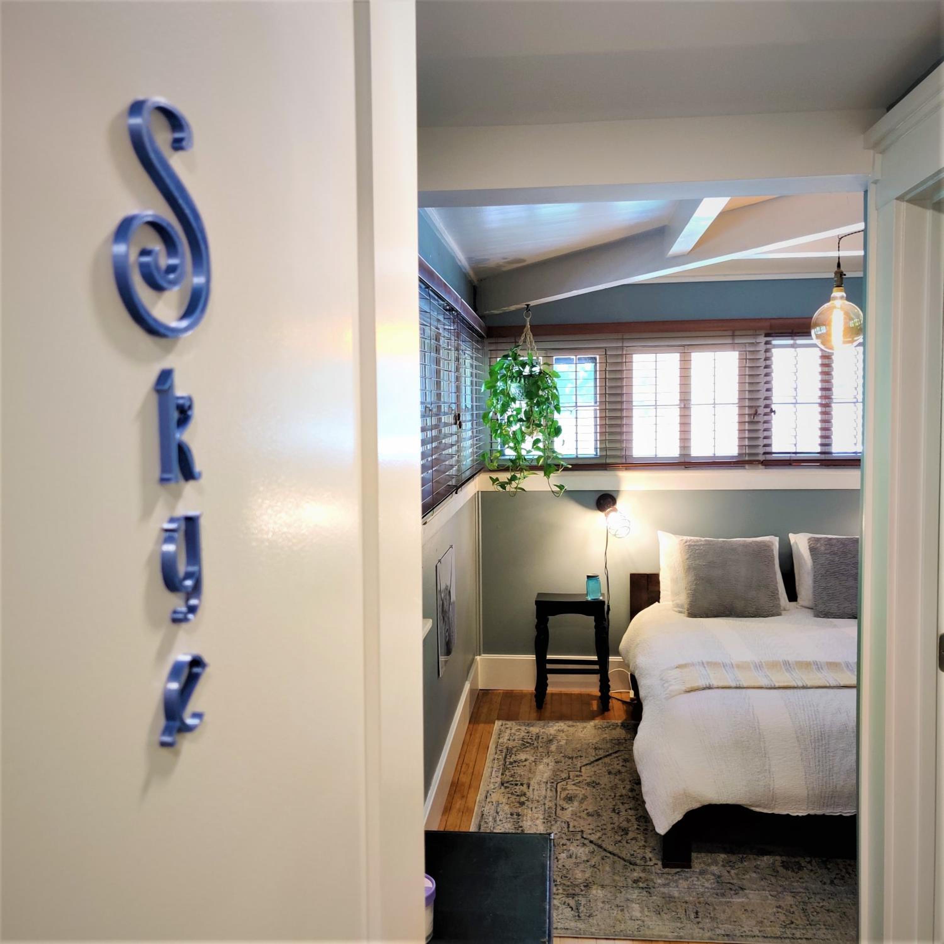 Queen Room photo 1