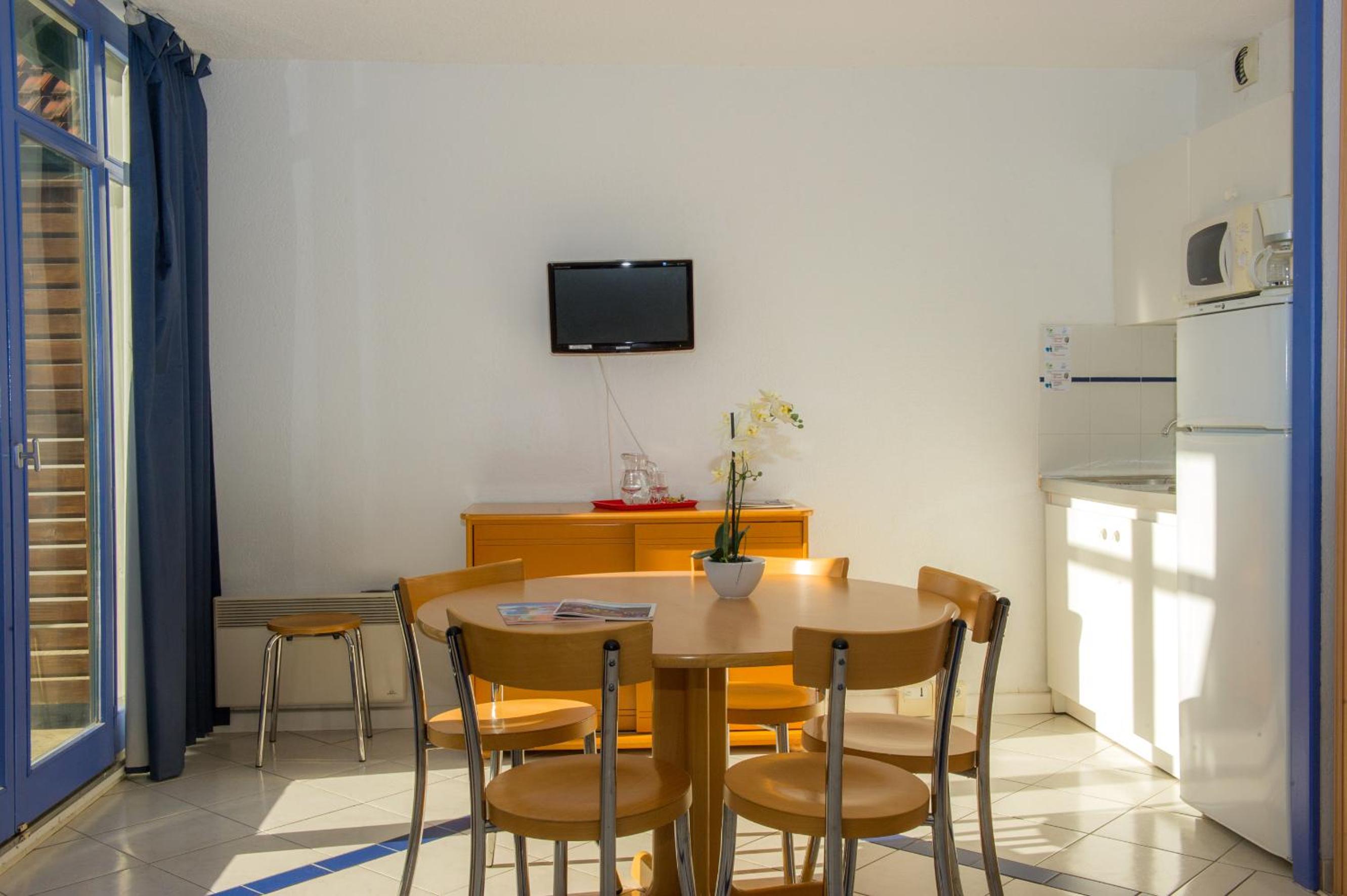 Two-Bedroom Apartment (2 Adults - 2 Children) photo 3