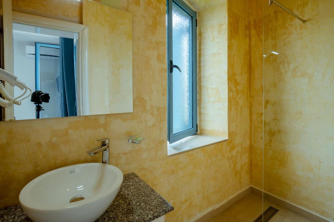 Deluxe Double Room with Balcony and Sea View photo 1