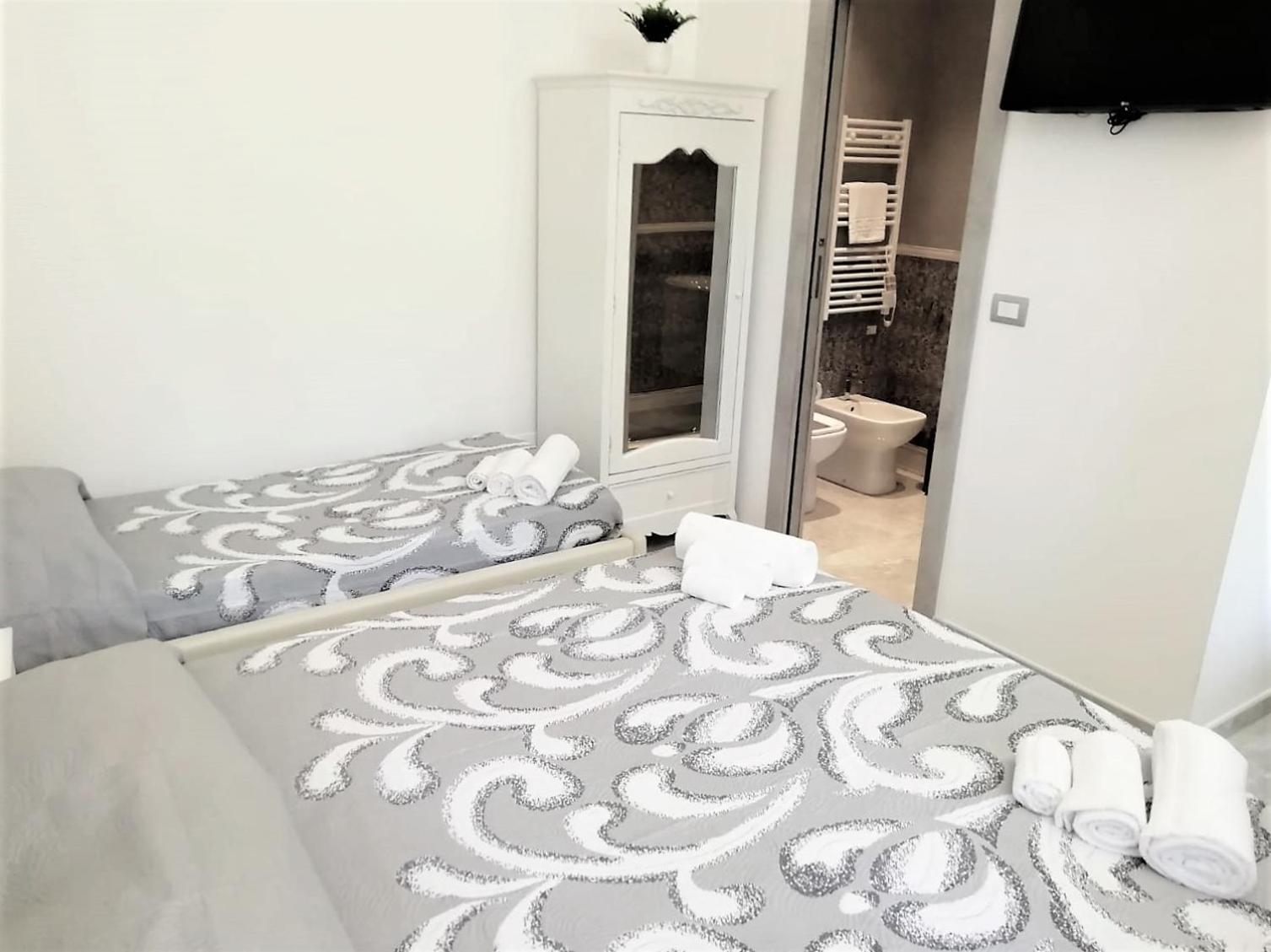 Comfort Triple Room with Shower - Photo 2