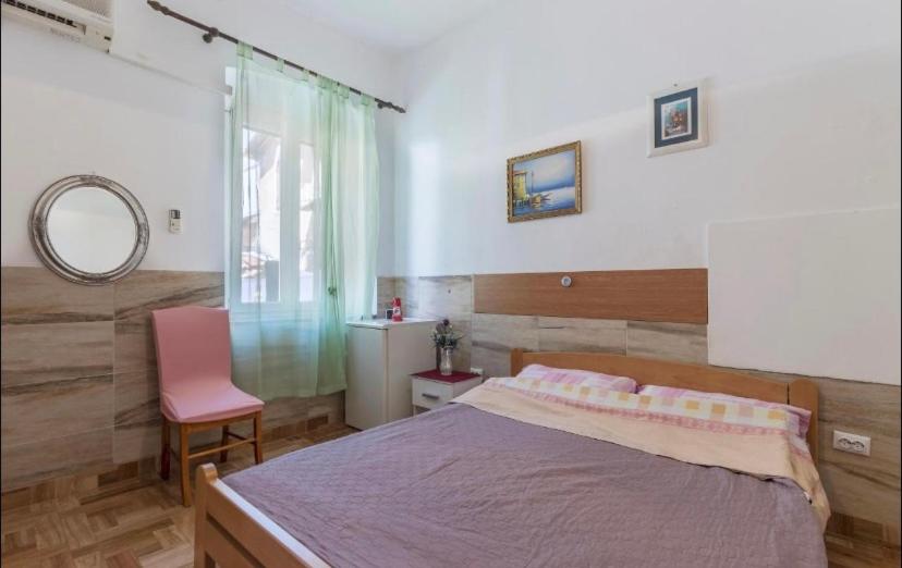 One-Bedroom Apartment - Photo 9