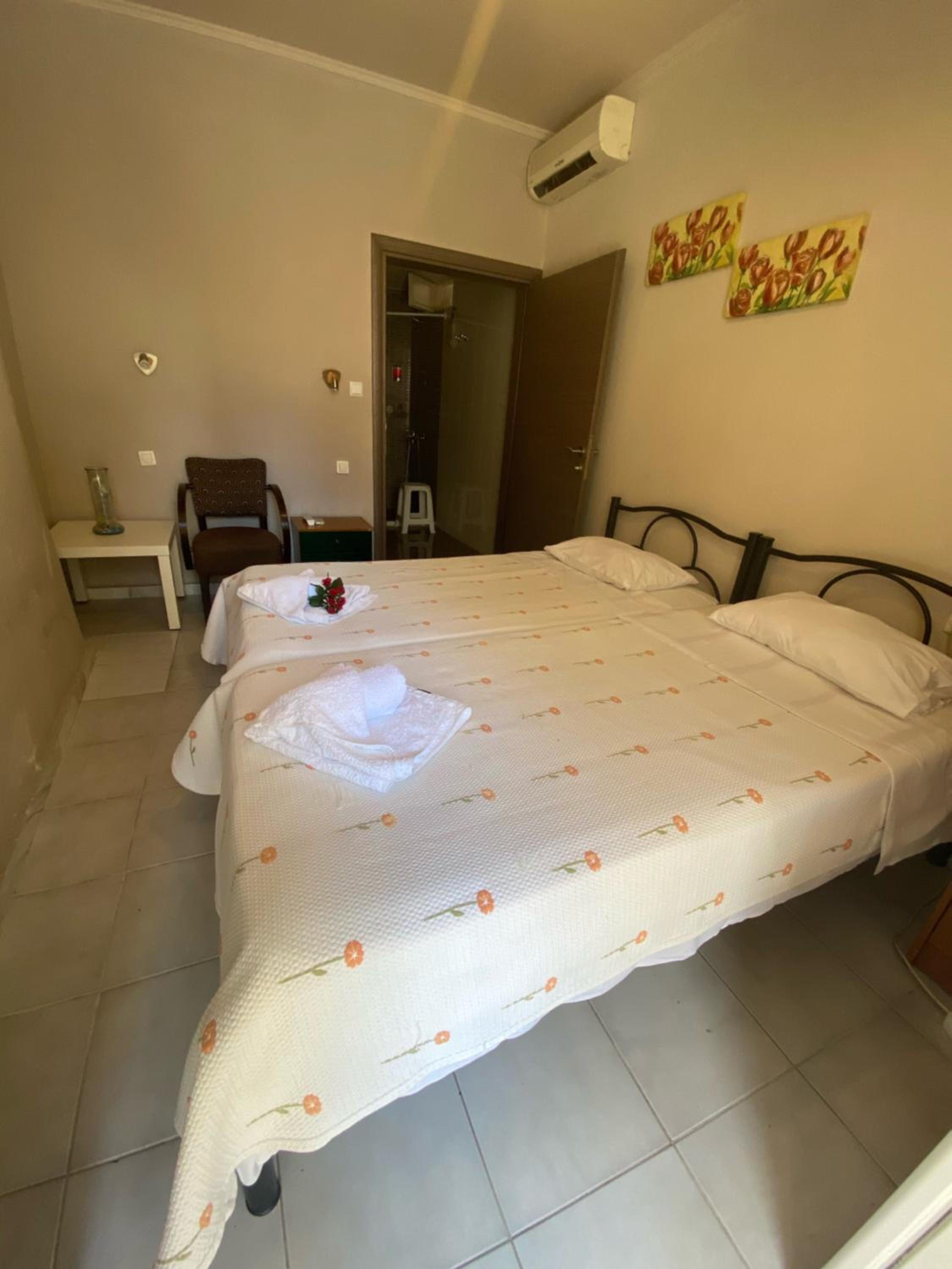 Economy Twin Room photo 1