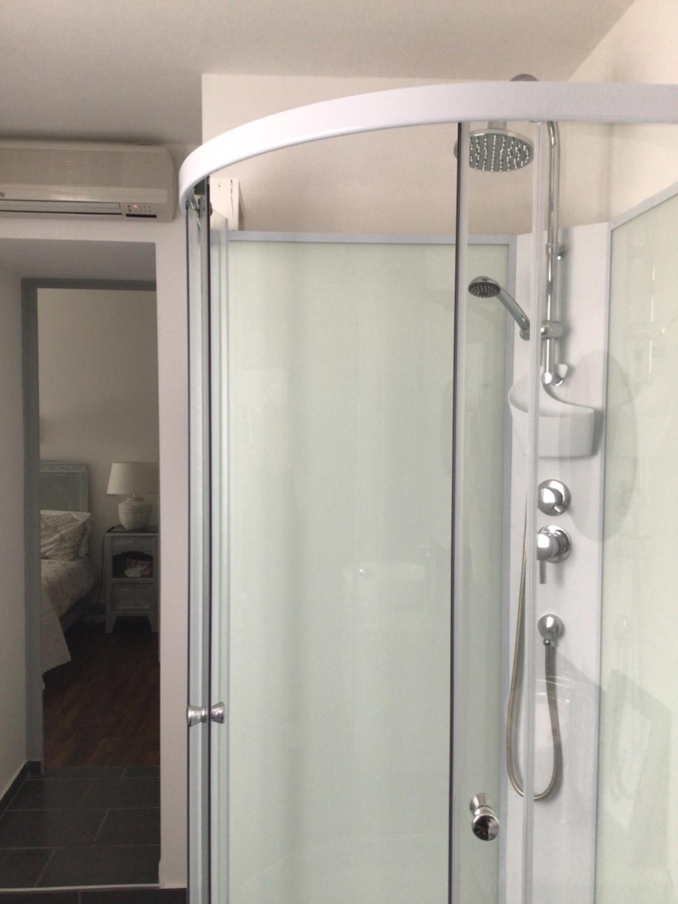 Deluxe Double Room with Shower