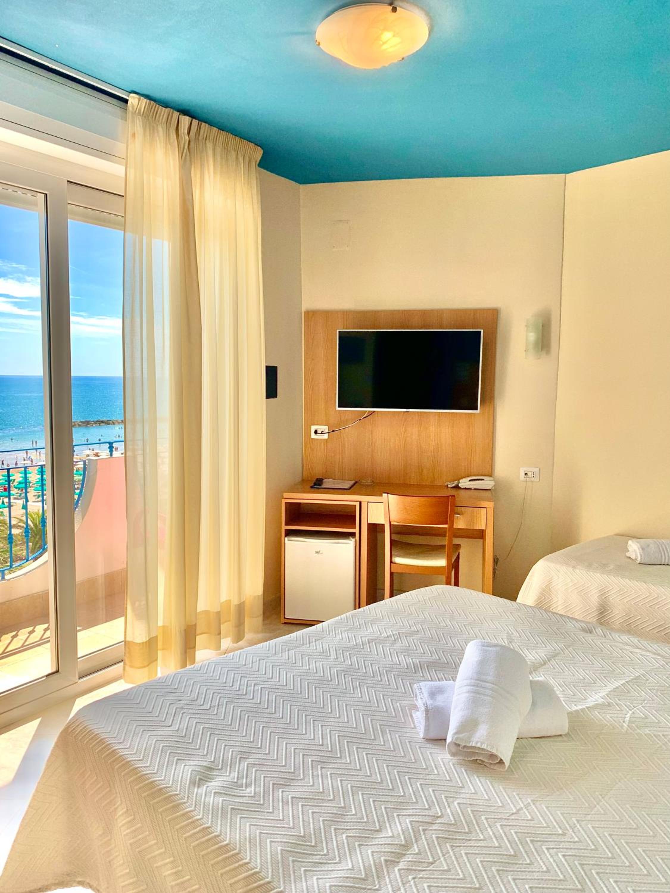 Family Room with Sea View photo 1