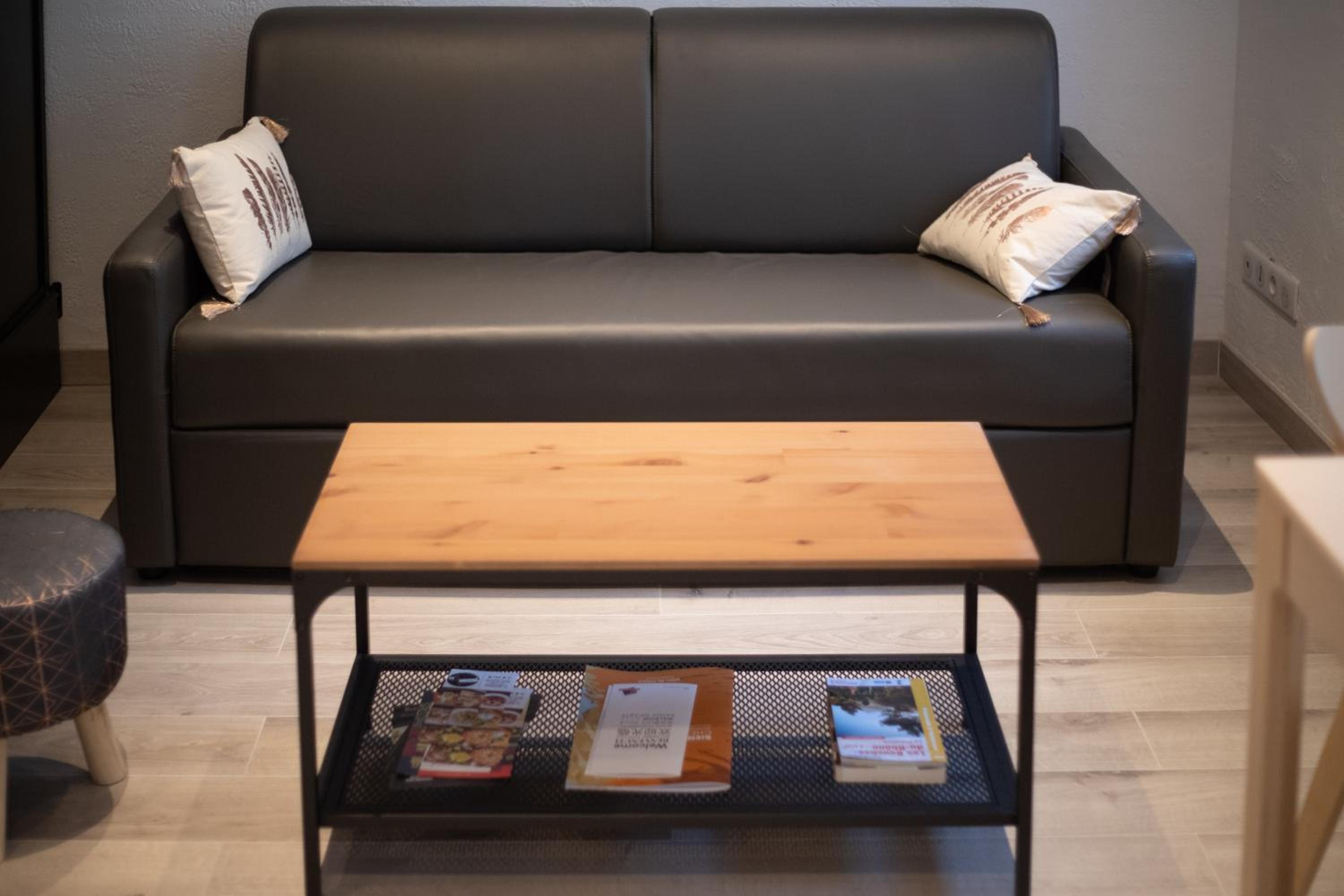 One-Bedroom Apartment - Photo 6