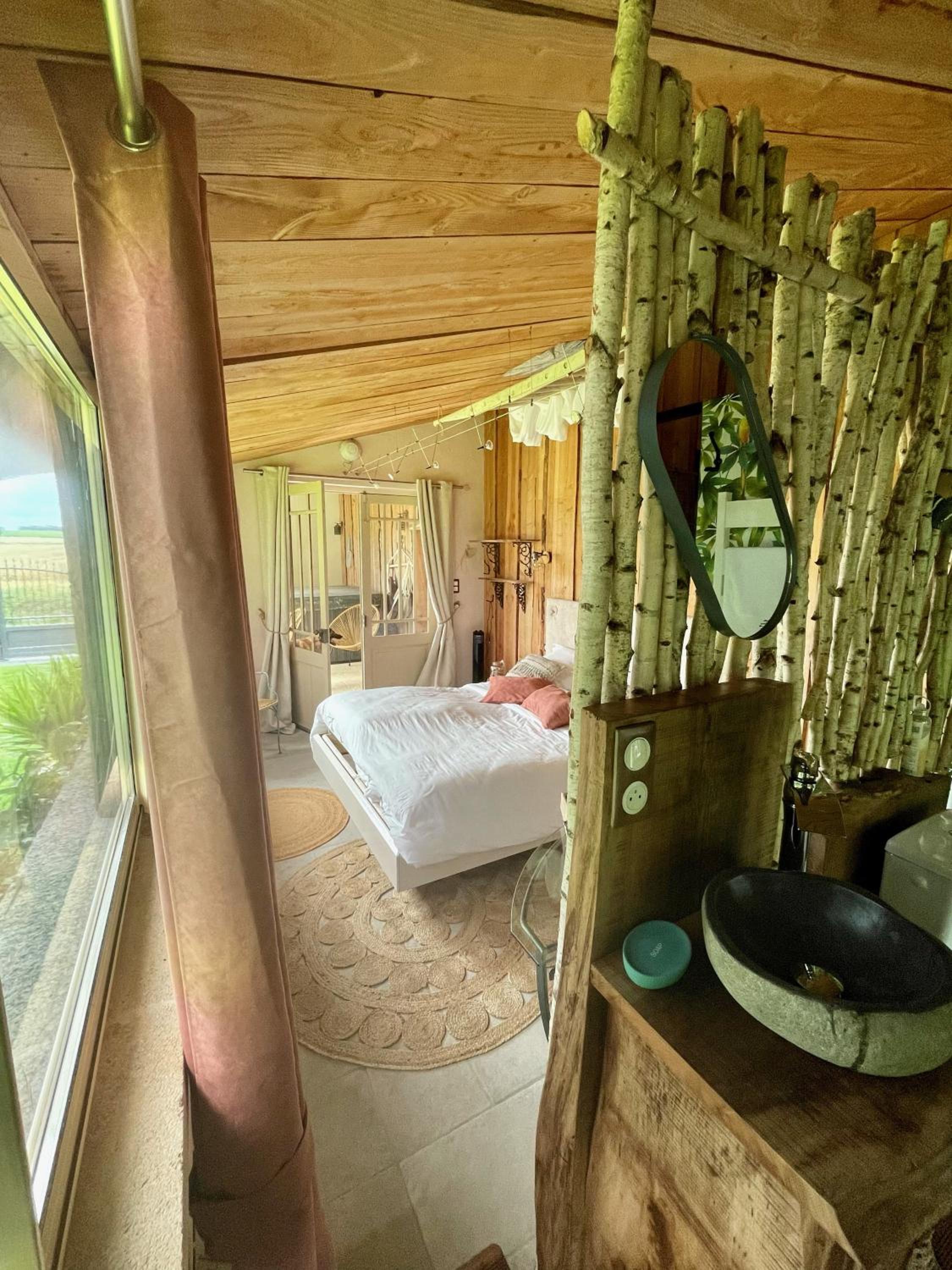 Suite with Spa Access - Photo 4