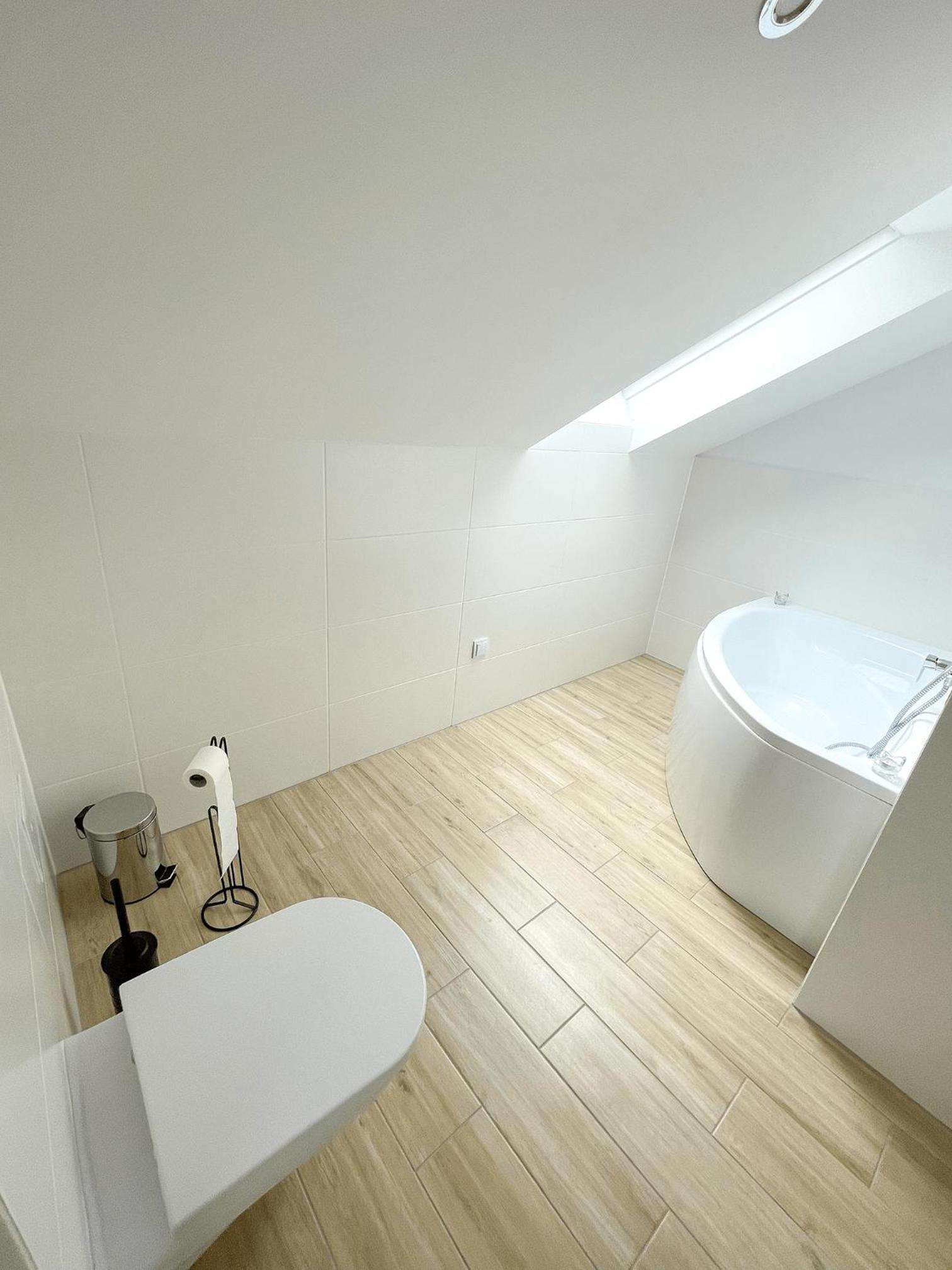 Deluxe Double Room with Bath - Photo 2