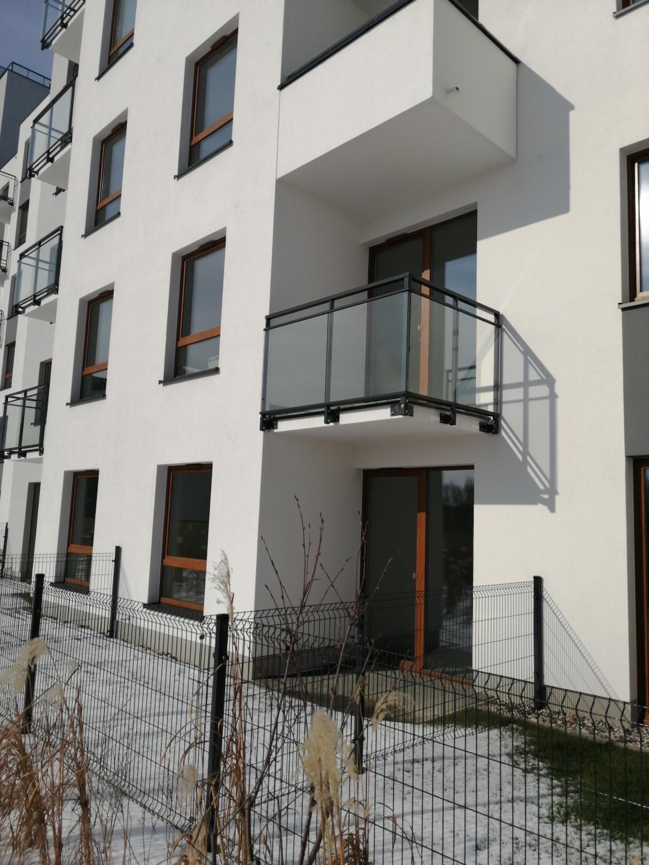 One-Bedroom Apartment with Balcony - Photo 4